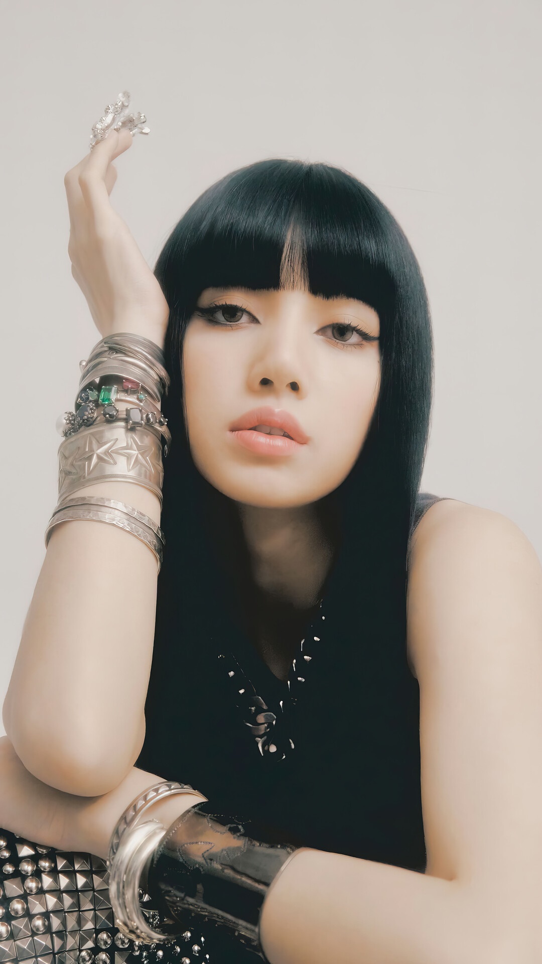 Lalisa Manoban Stylish Portrait with Bangs HD Phone Wallpaper