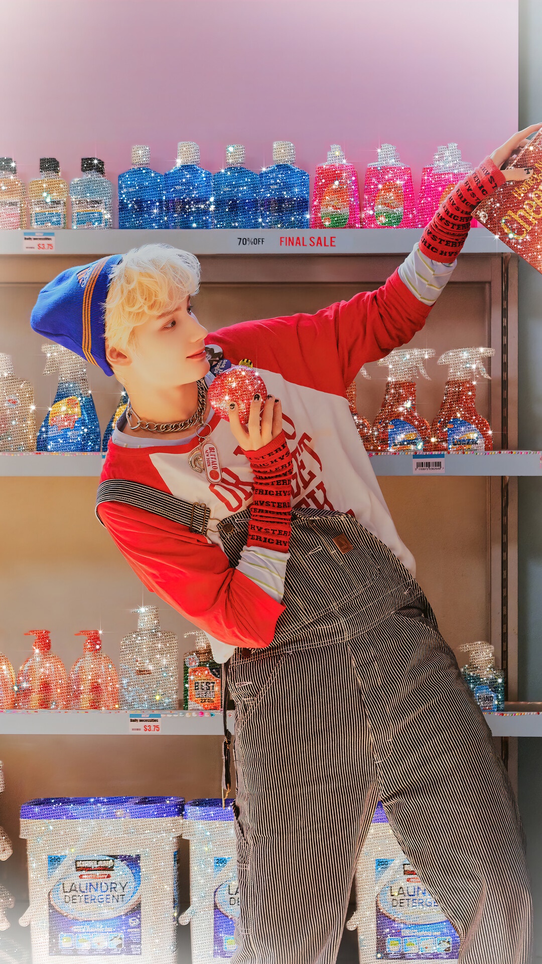 Huening Kai from TXT holding a sparkly apple HD Phone Wallpaper