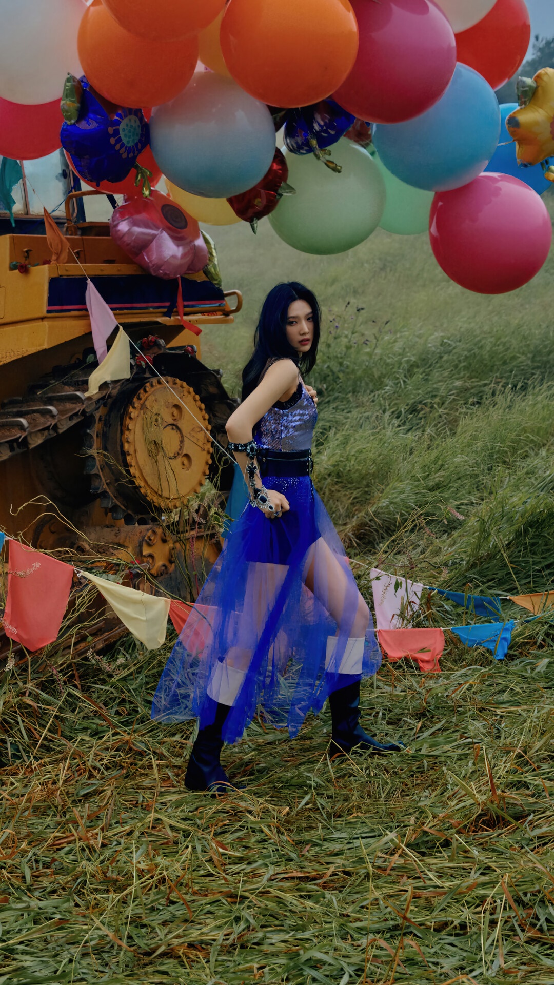 Joy from Red Velvet with balloons and a tractor HD Phone Wallpaper