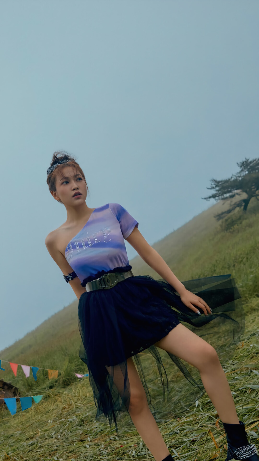 Yeri from Red Velvet in a one-shoulder top and skirt HD Phone Wallpaper