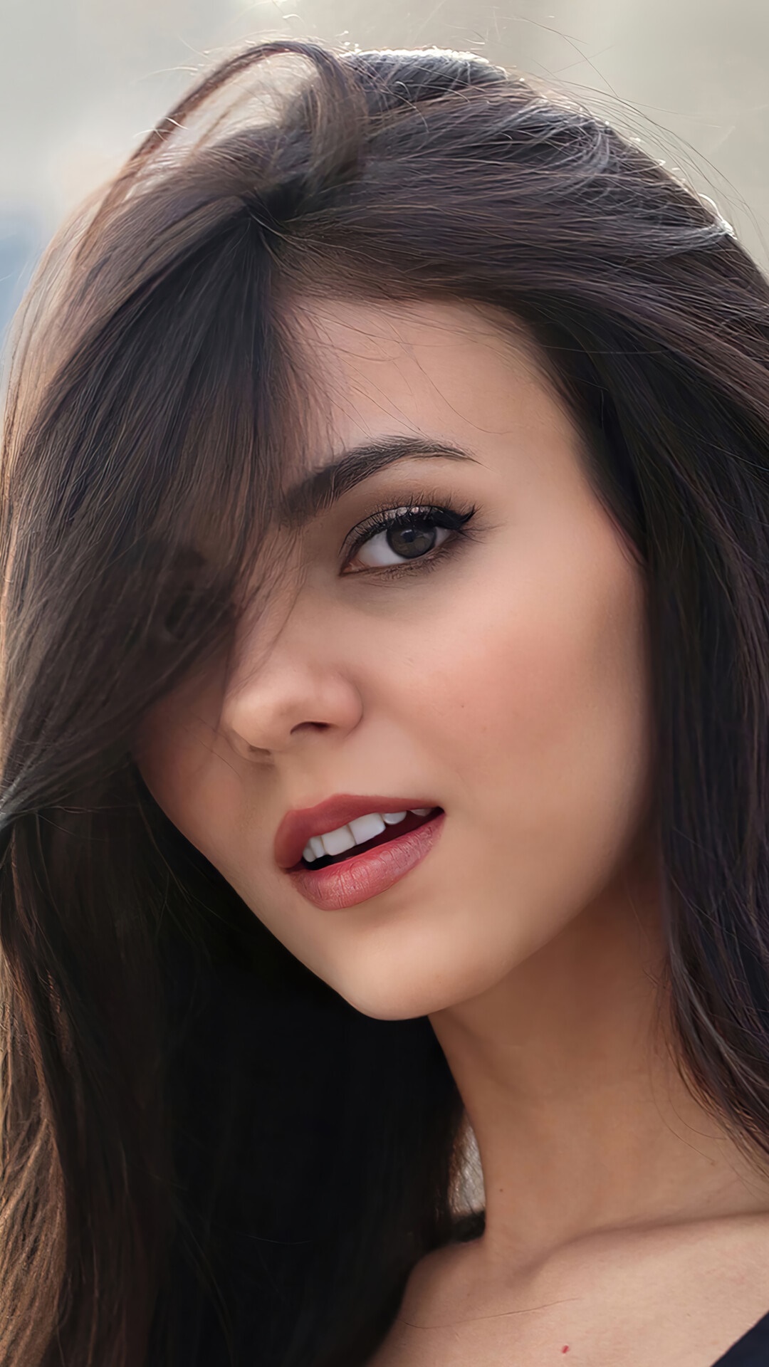 Victoria Justice Close-Up Portrait HD Phone Wallpaper