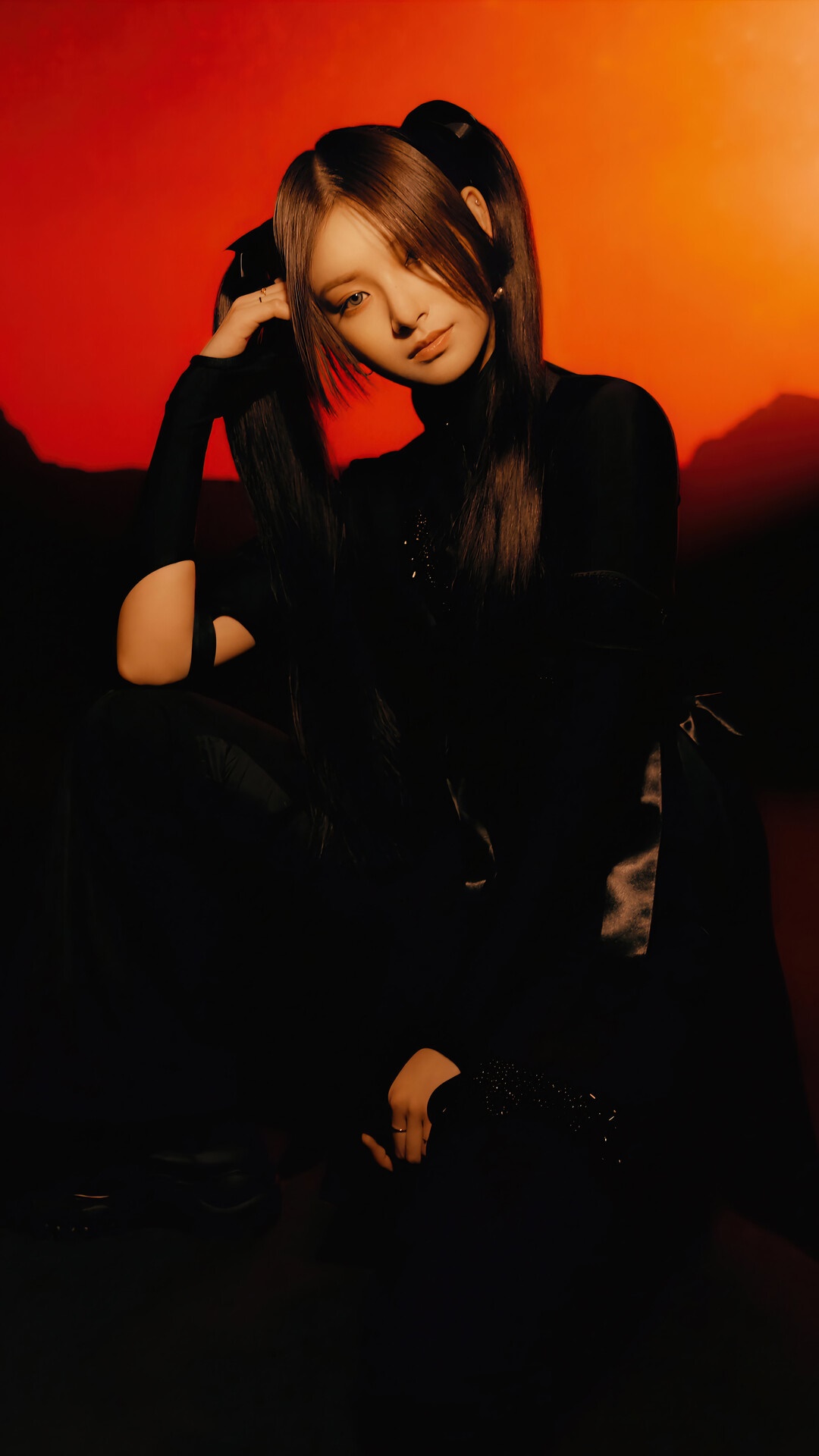 Yiren from EVERGLOW posing in black outfit HD Phone Wallpaper