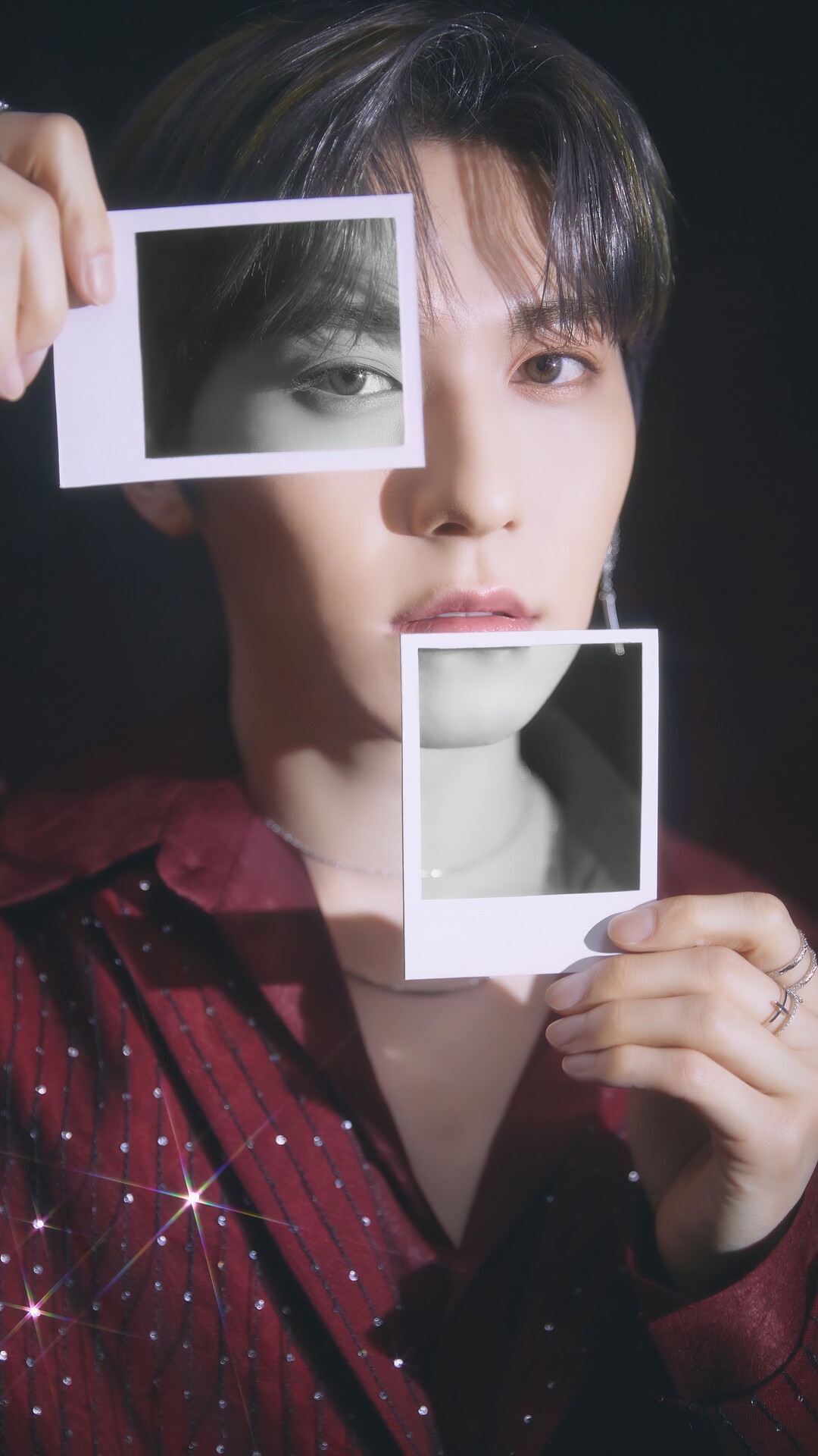 Lee Keon Hee from ONEUS holding polaroids HD Phone Wallpaper