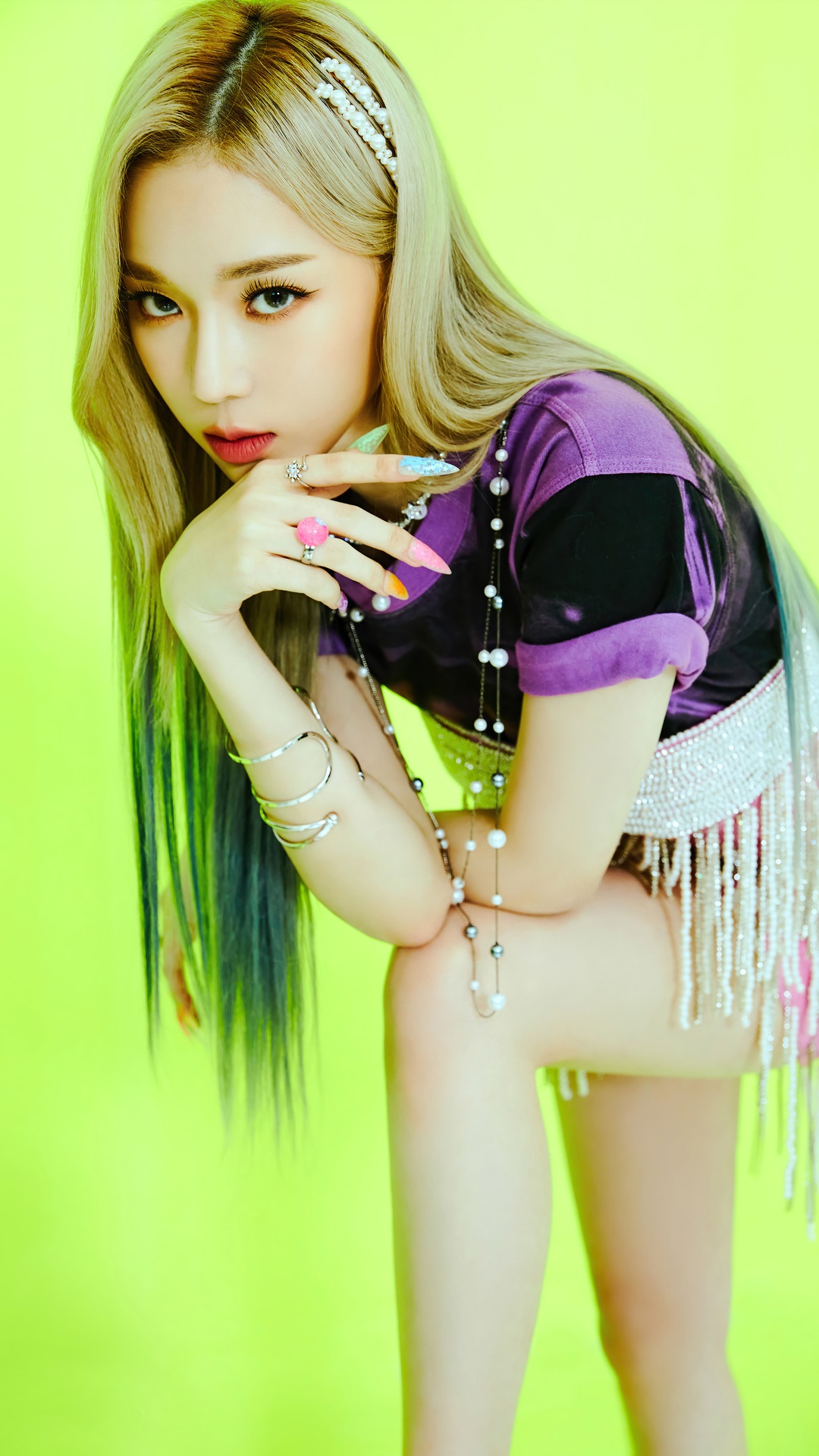 Winter from Aespa posing against a neon green background HD Phone Wallpaper