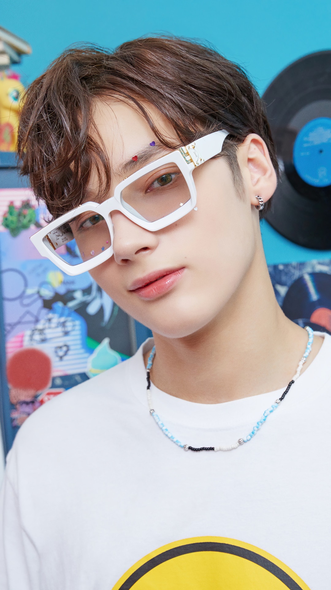 Huening Kai from TXT wearing white sunglasses HD Phone Wallpaper