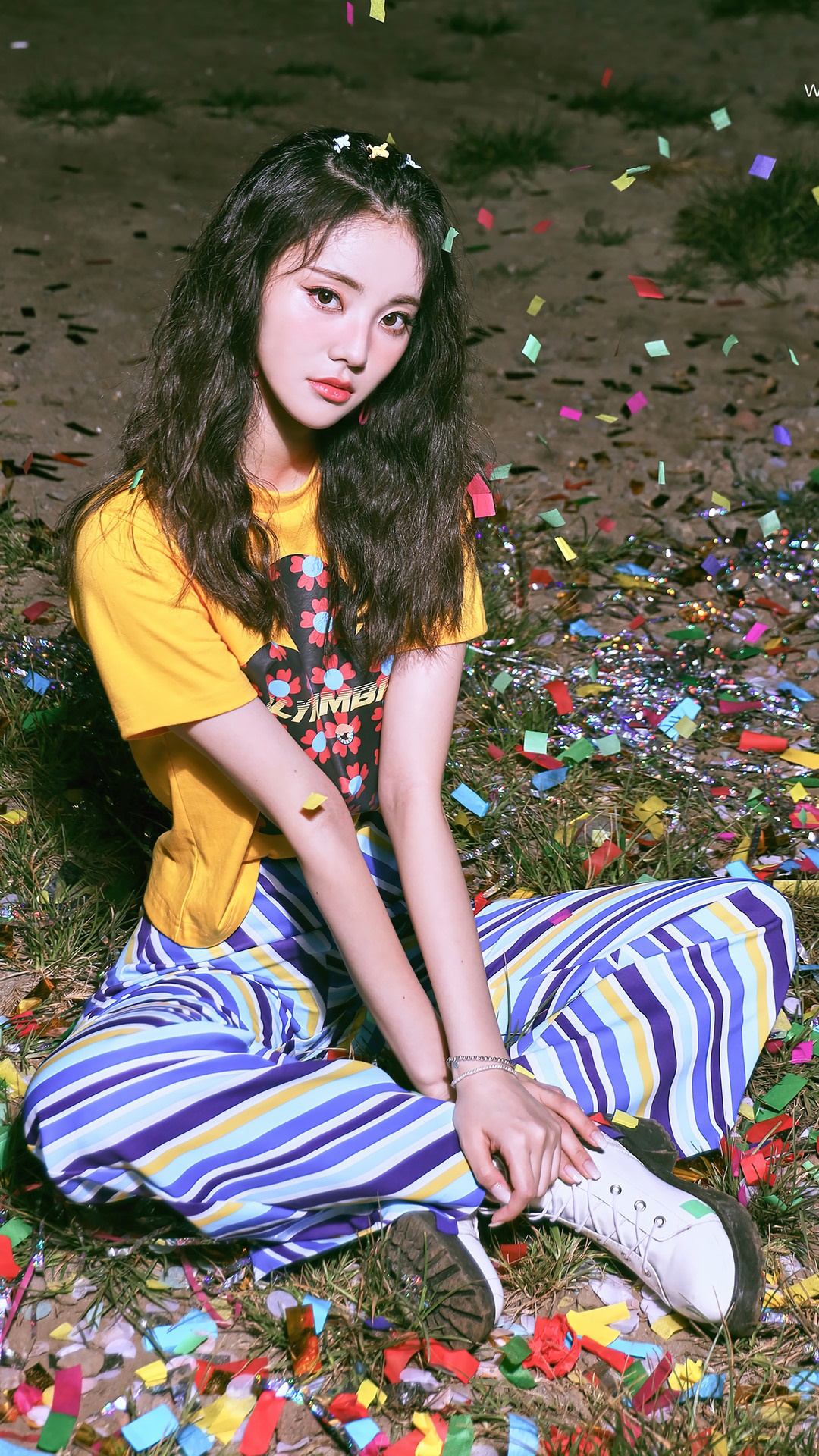 JinSoul from Loona sitting on the ground with confetti HD Phone Wallpaper