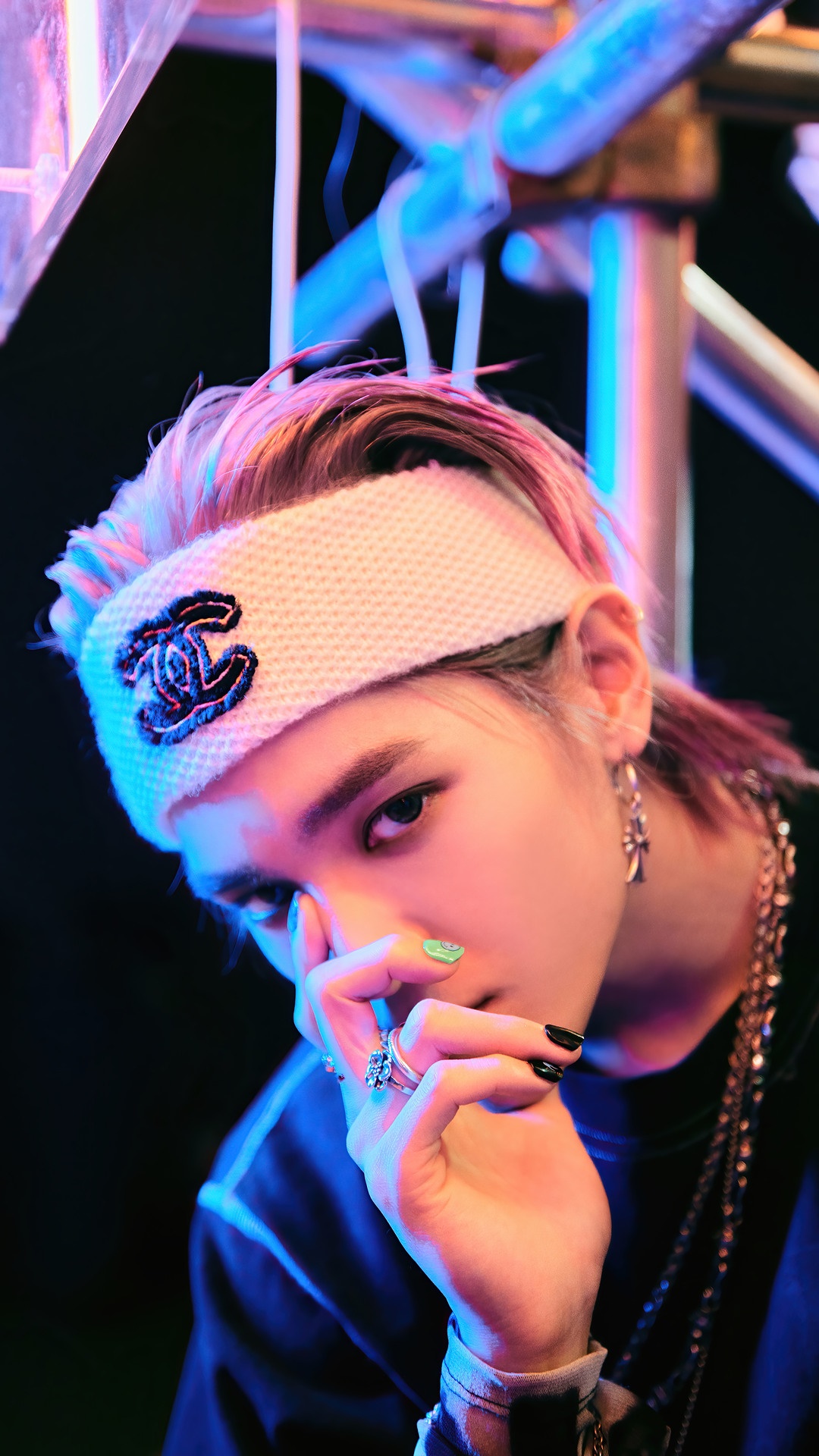 Taeyong from NCT U wearing a Chanel headband HD Phone Wallpaper