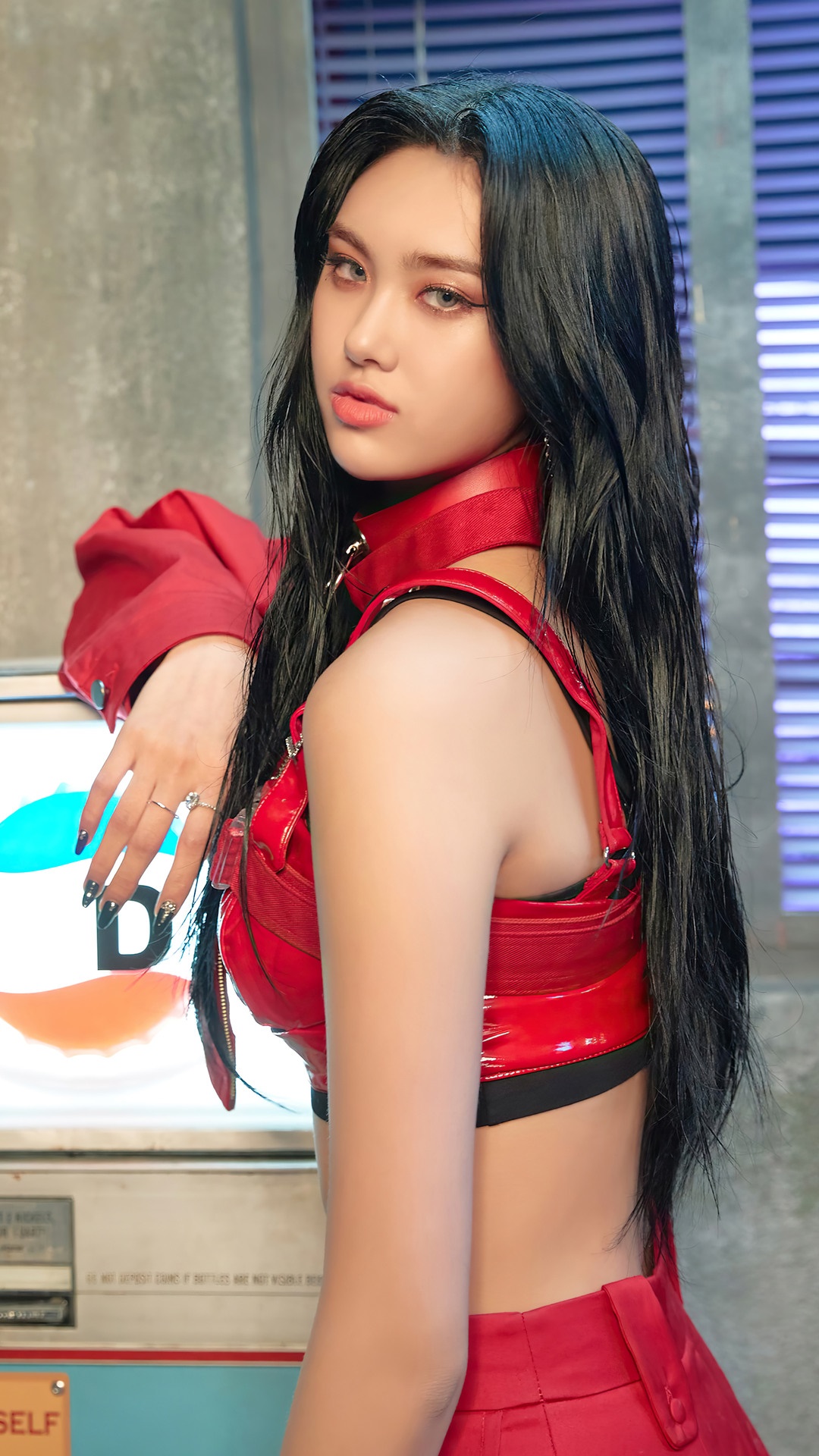 Aisha from EVERGLOW HD Phone Wallpaper
