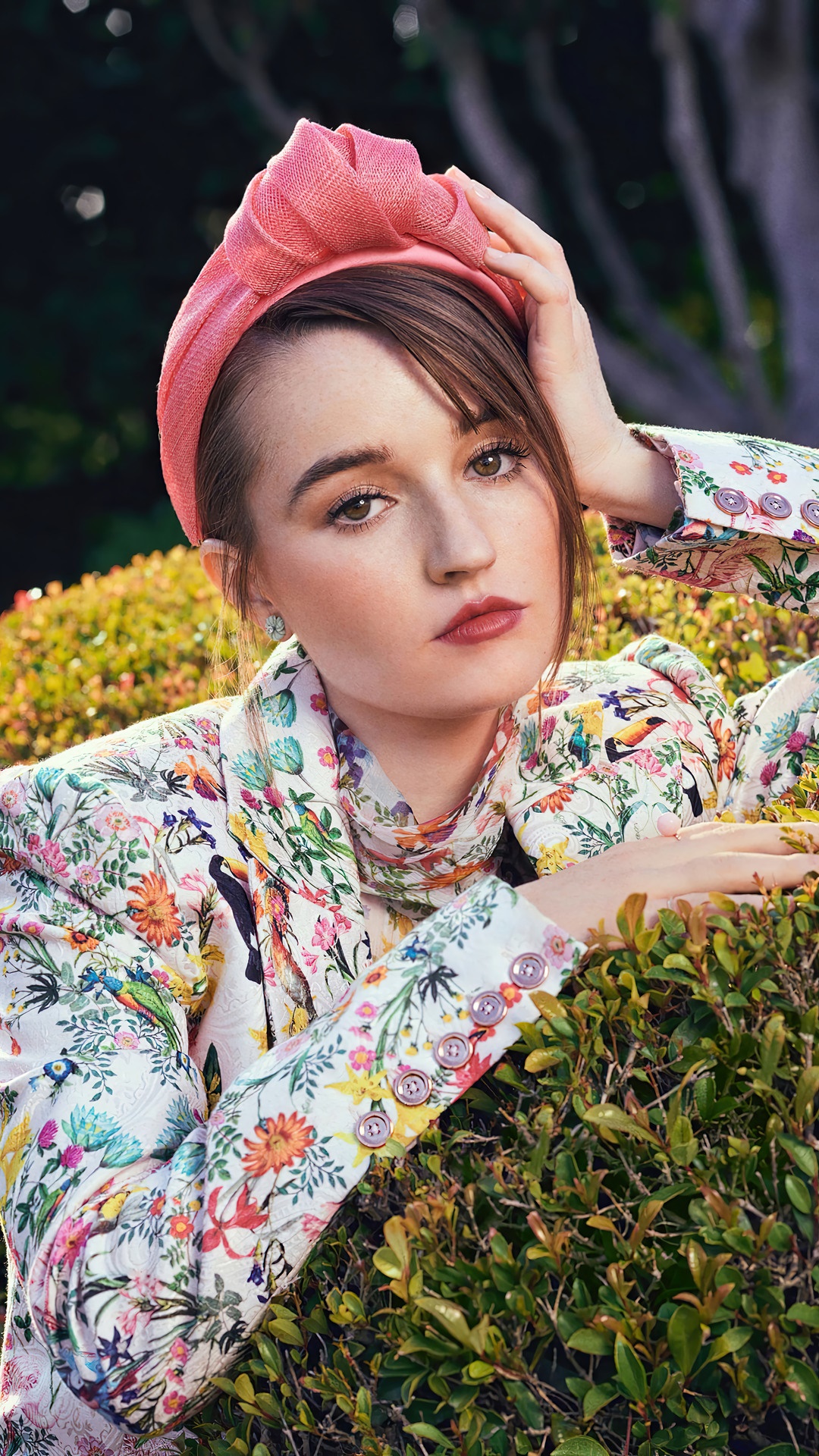 Kaitlyn Dever wearing a floral blazer and pink headband HD Phone Wallpaper