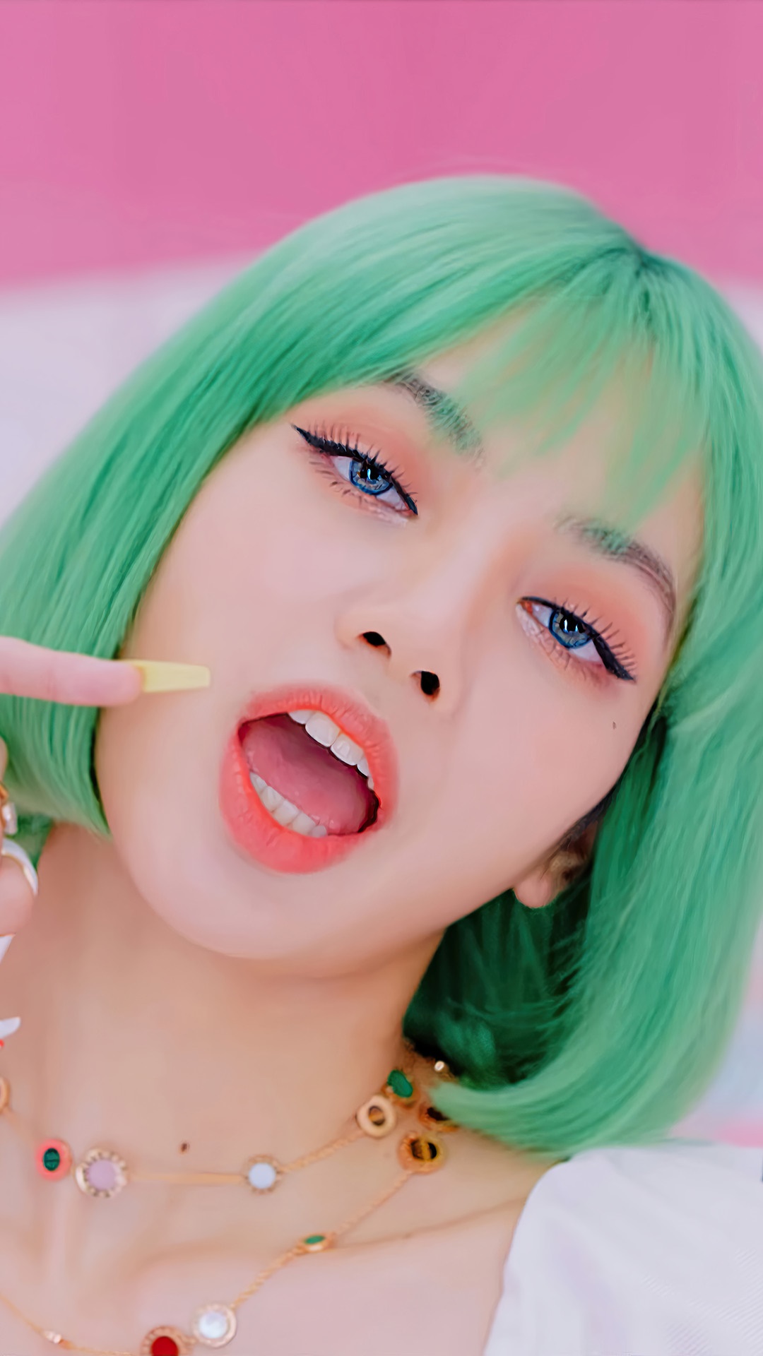 Lisa from BLACKPINK with green hair HD Phone Wallpaper