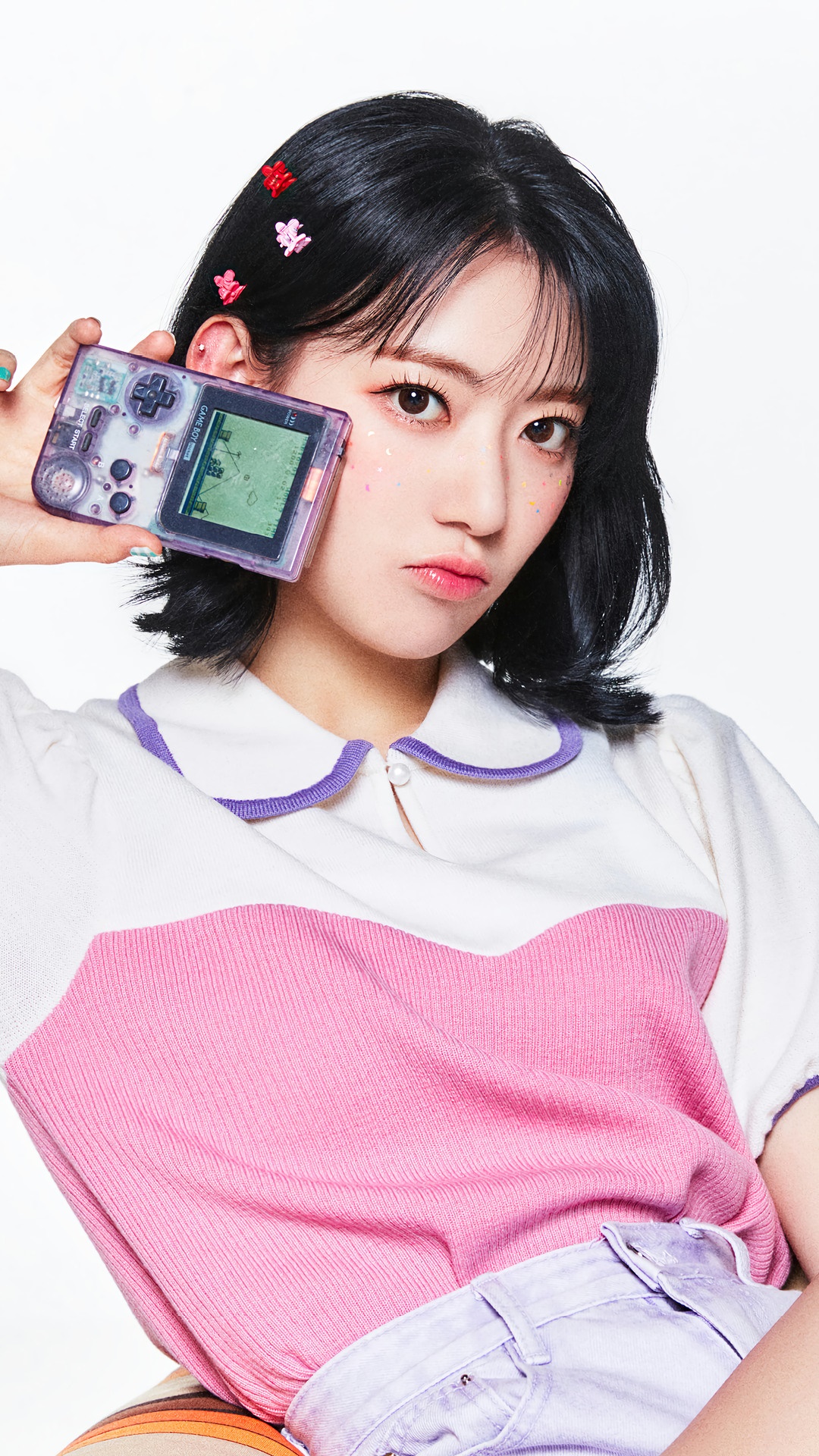 Miyawaki Sakura from IZONE holding a game console HD Phone Wallpaper