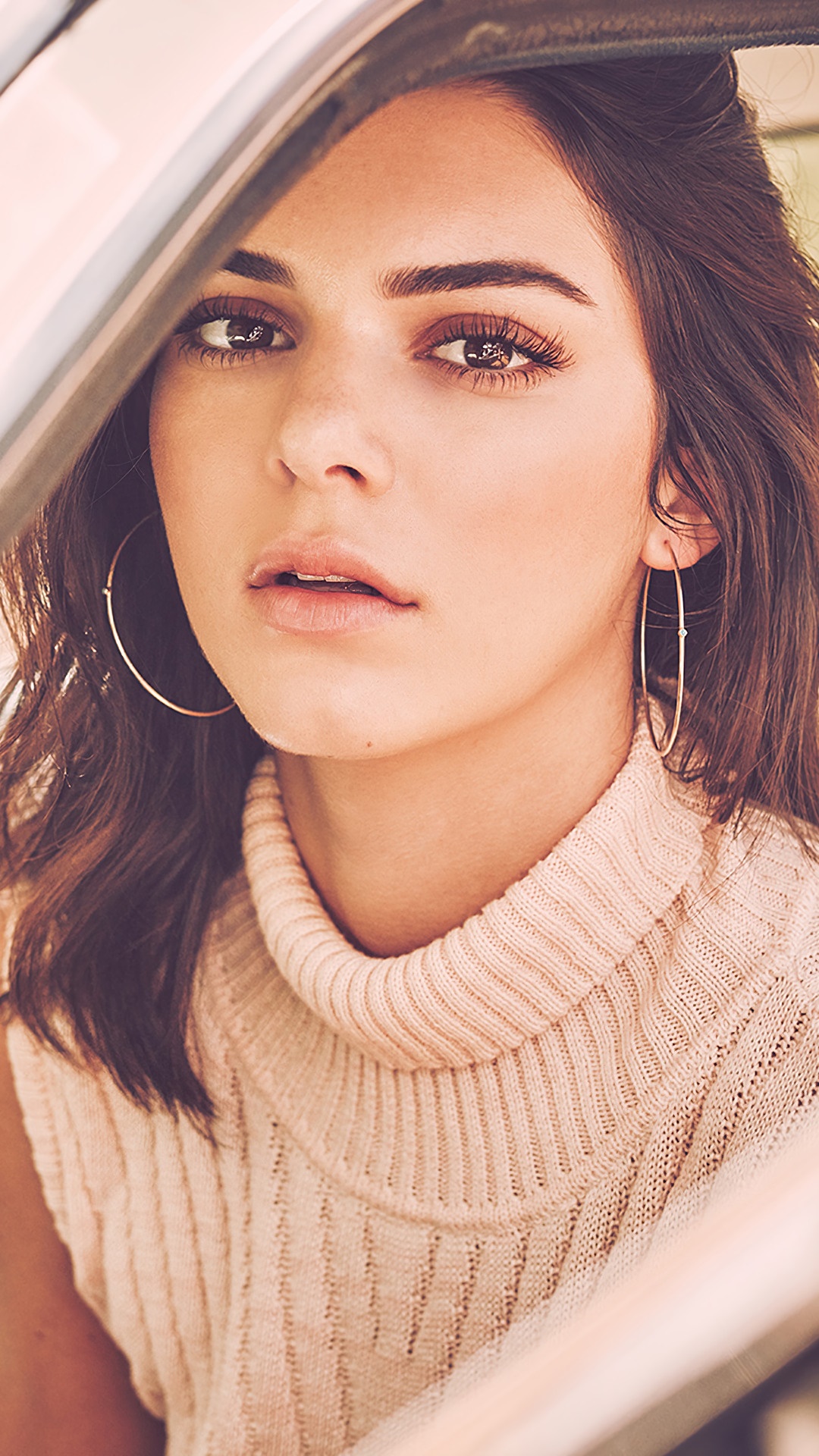Kendall Jenner wearing a turtleneck sweater HD Phone Wallpaper