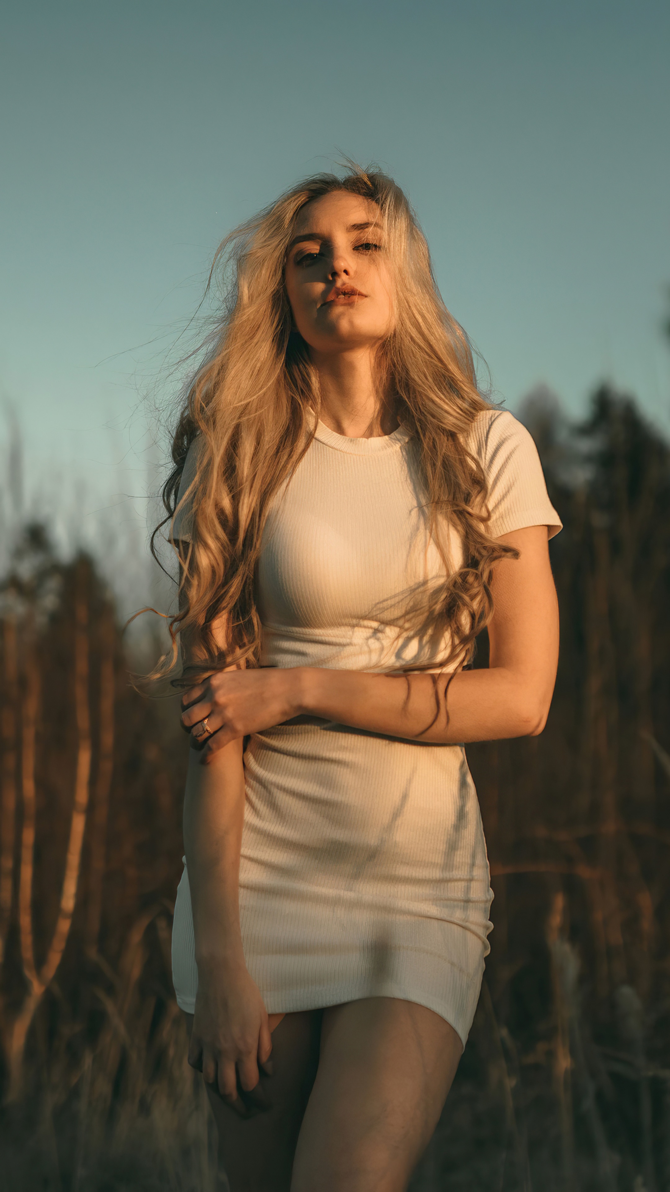 Blonde woman in white dress outdoors HD Phone Wallpaper