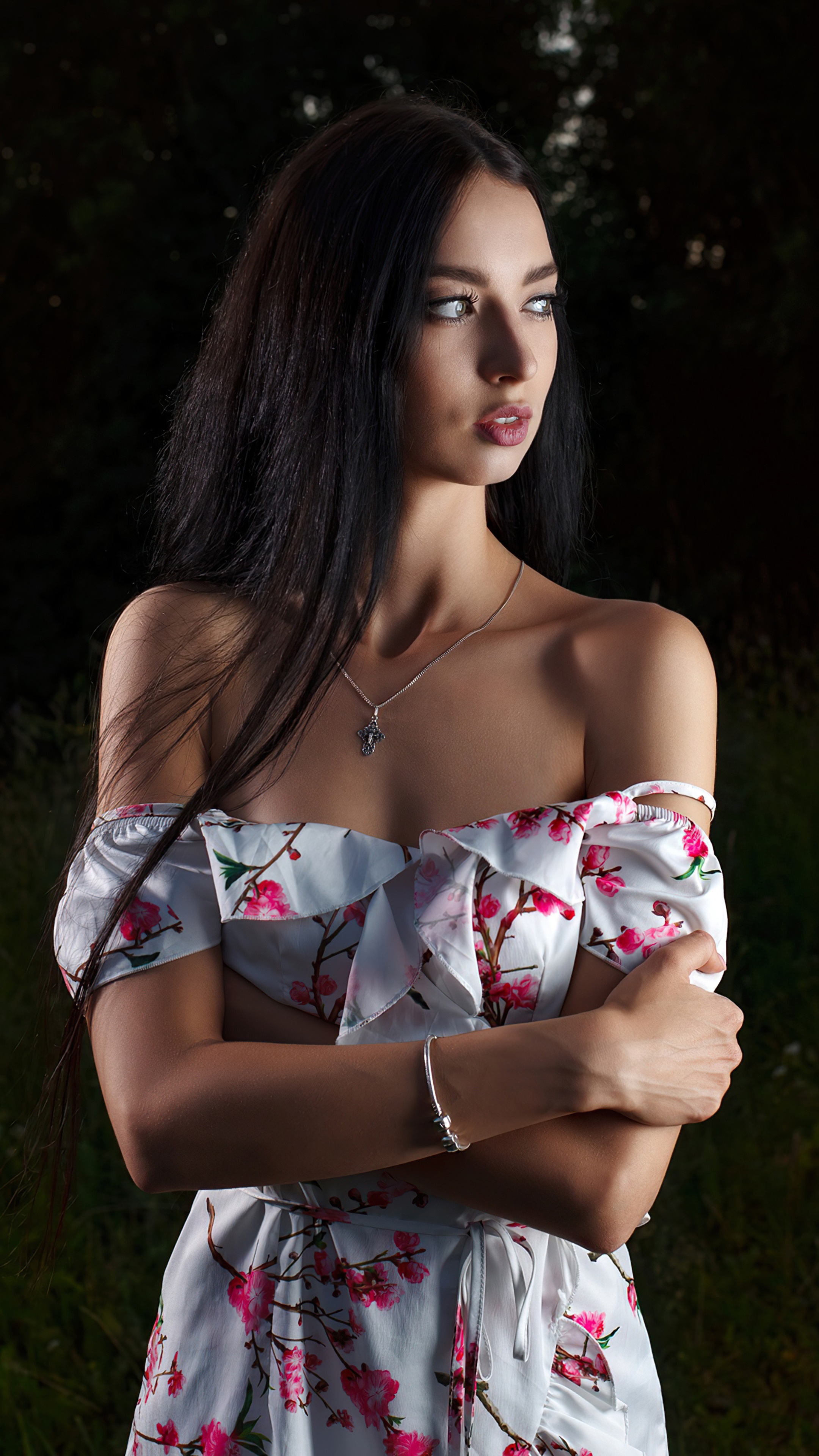 Brunette model in floral dress HD Phone Wallpaper