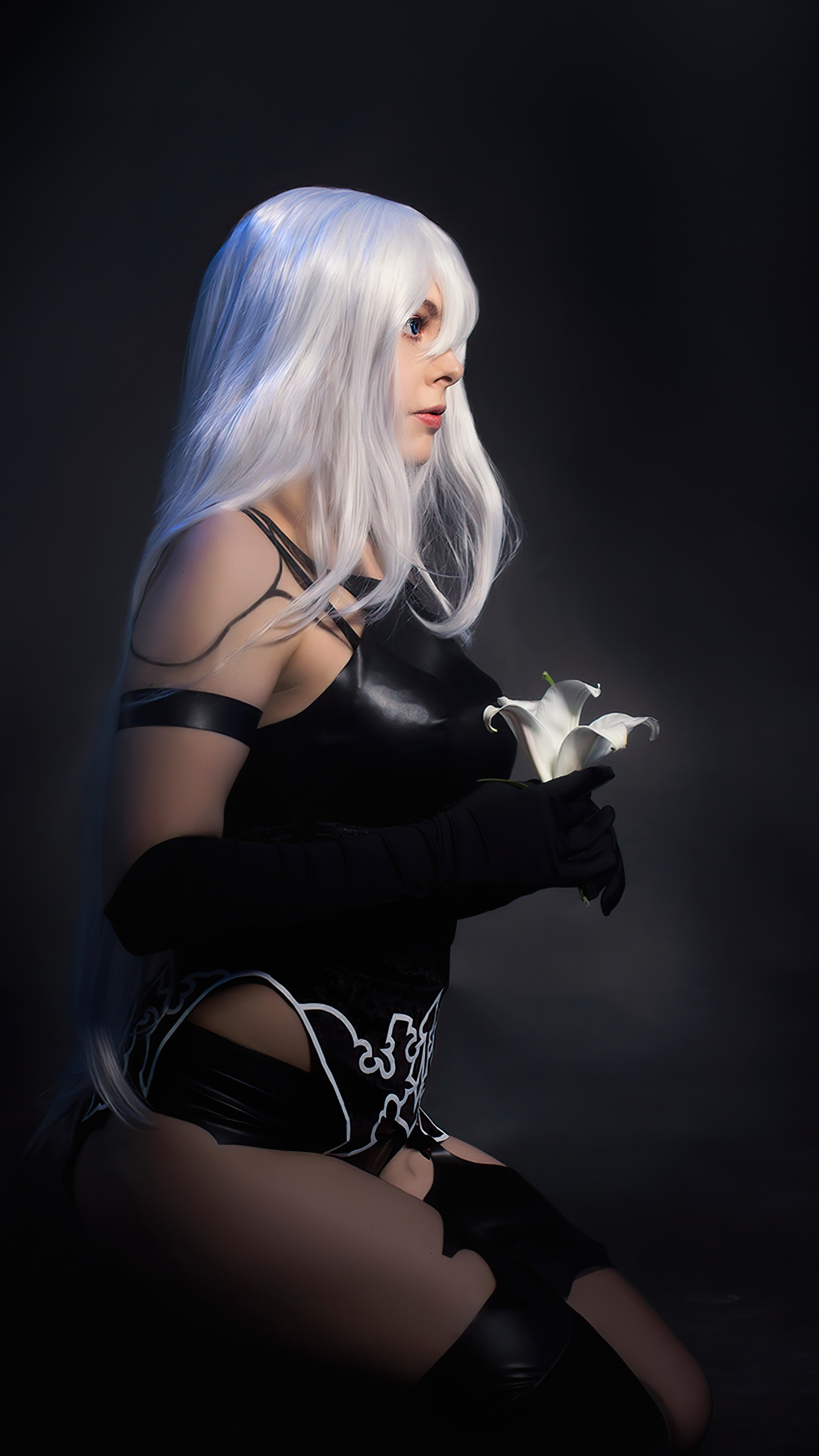 2B from Nier: Automata holding a white flower HD Phone Wallpaper