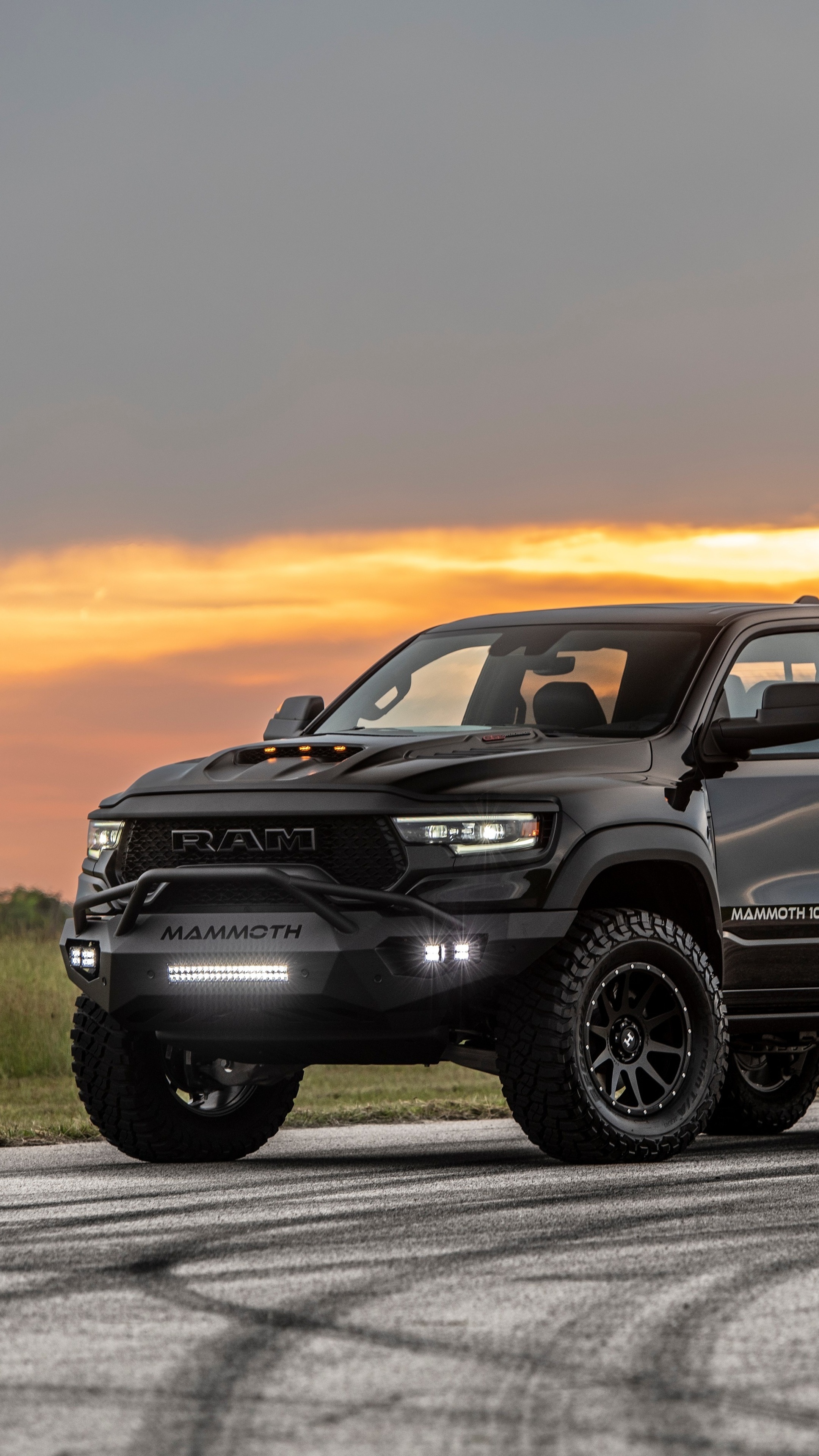 Black Ram Mammoth TRX 4K HD Phone Wallpaper