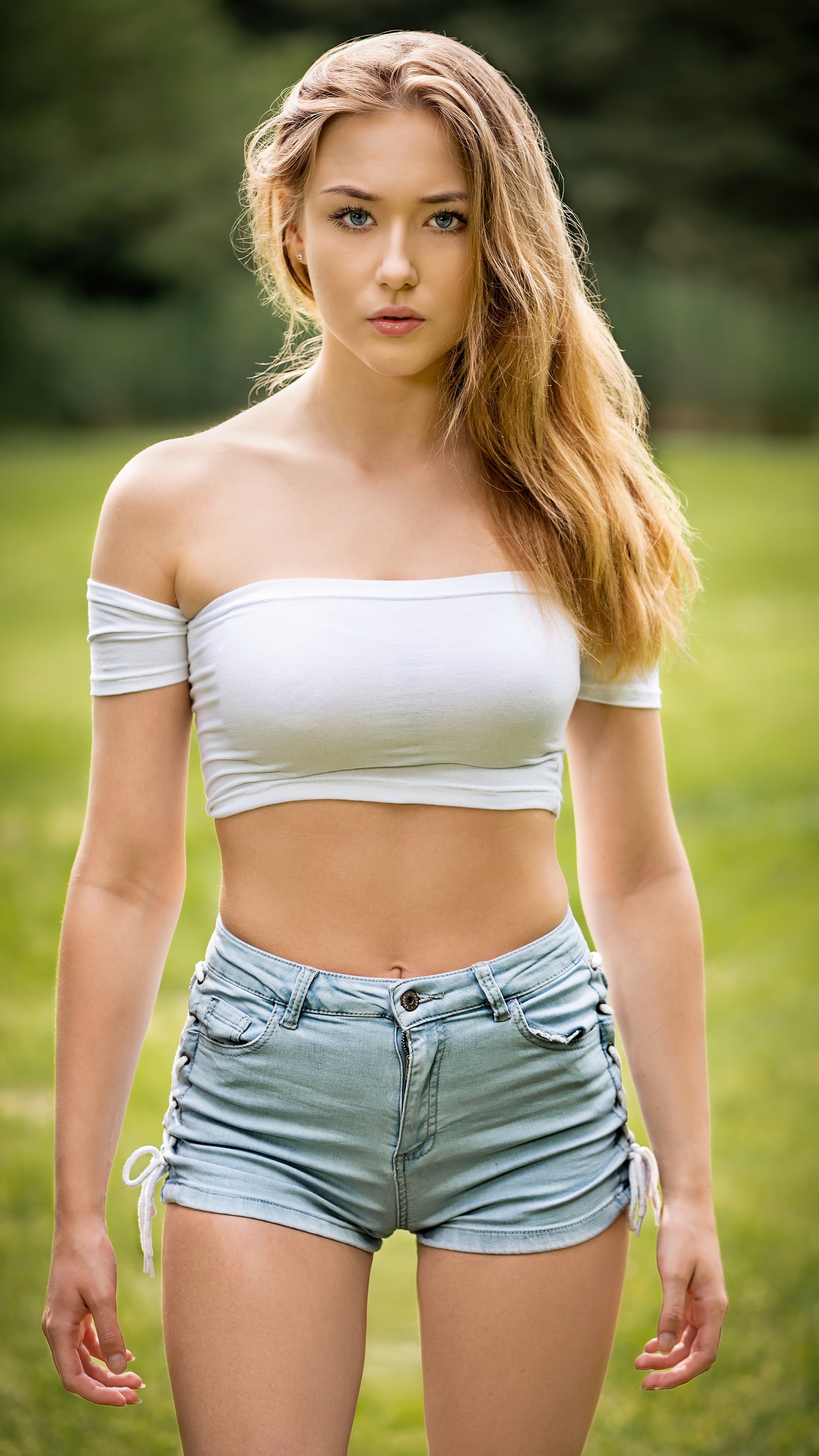 Oliwia Petryna in Casual Summer Outfit HD Phone Wallpaper