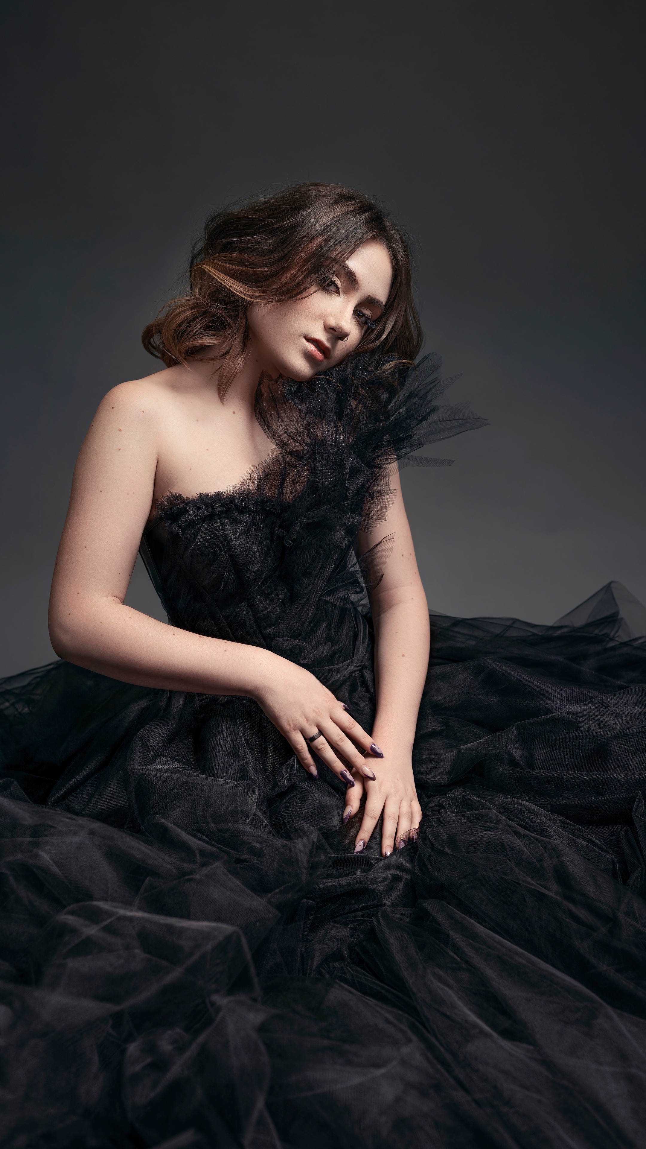 Model in a black dress HD Phone Wallpaper