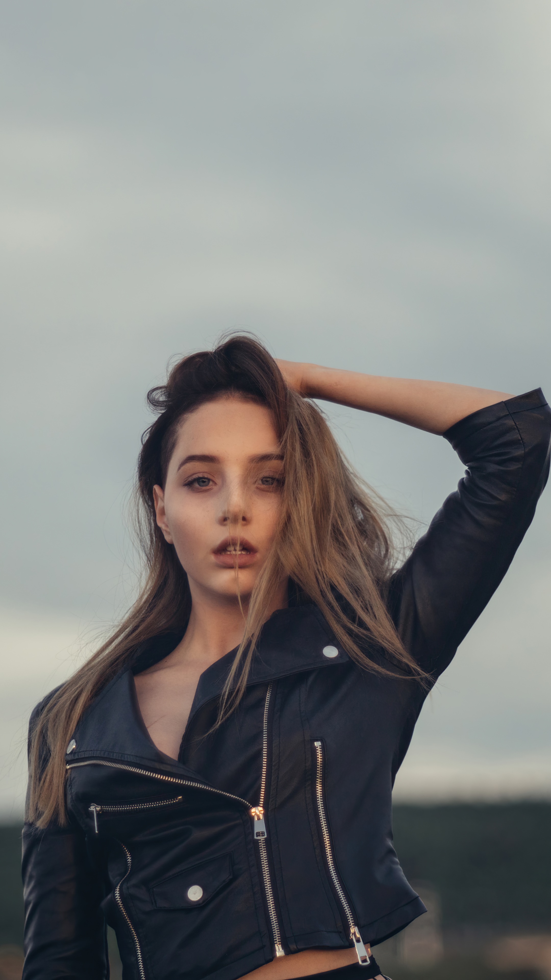 Model in leather jacket HD Phone Wallpaper