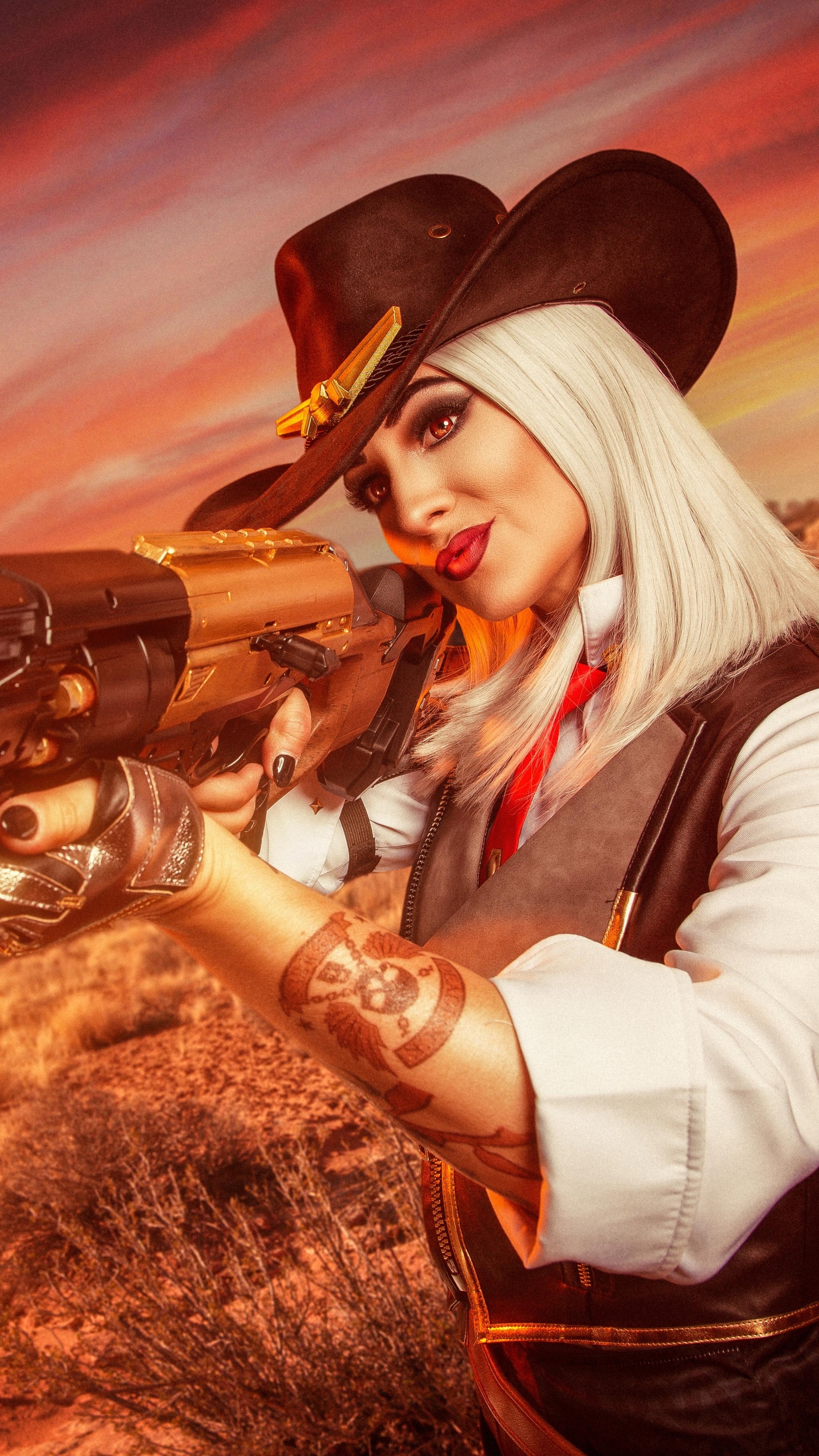Ashe from Overwatch cosplay with rifle HD Phone Wallpaper