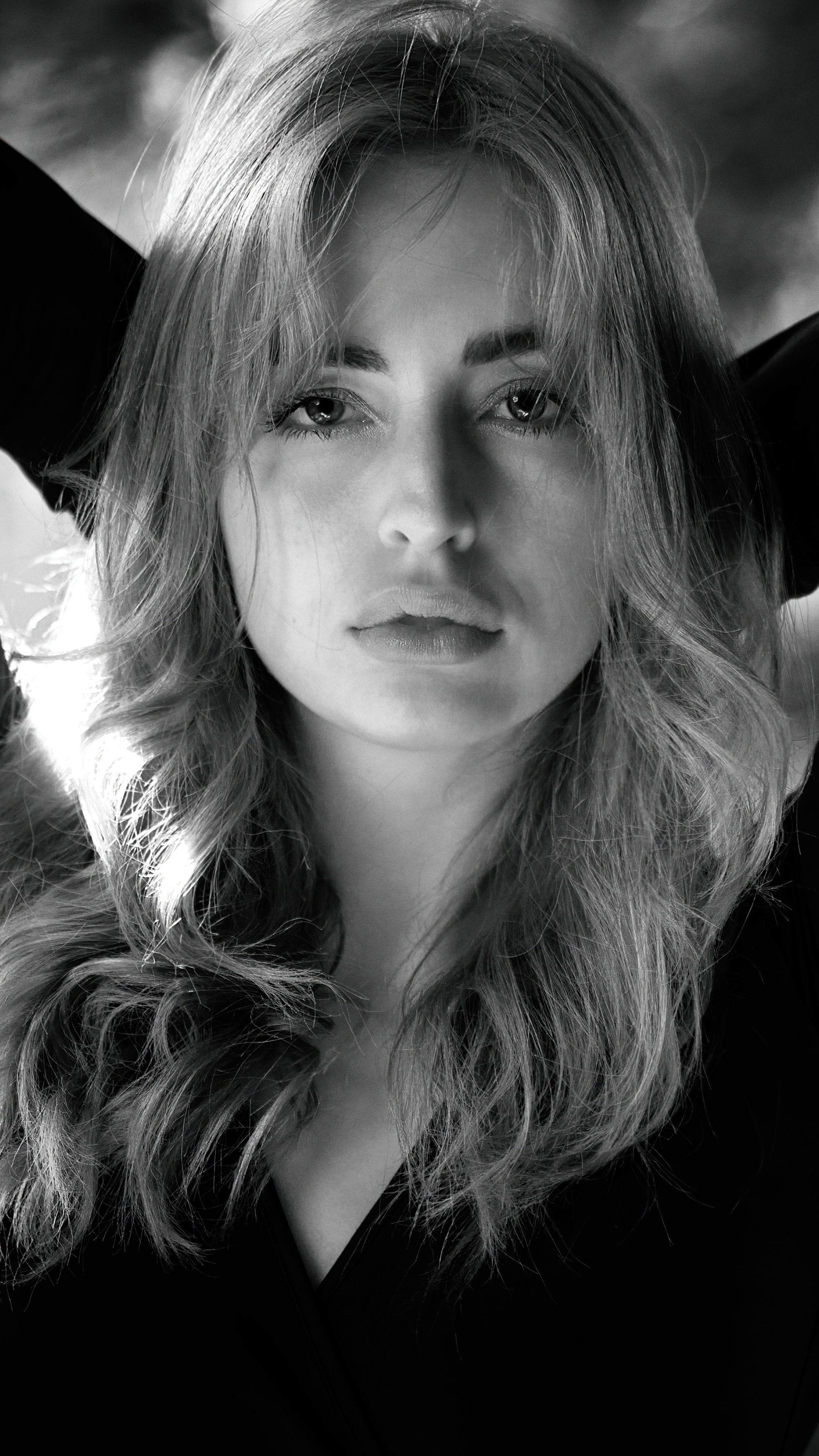 Monochrome portrait of a young woman in a black dress HD Phone Wallpaper