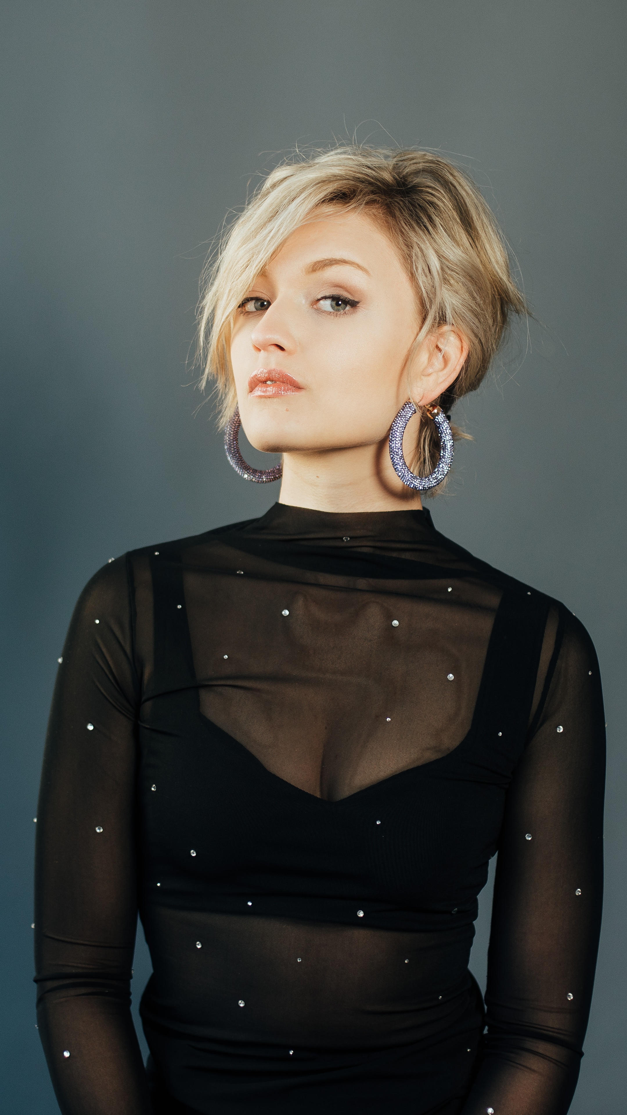 Woman with blonde hair and hoop earrings HD Phone Wallpaper