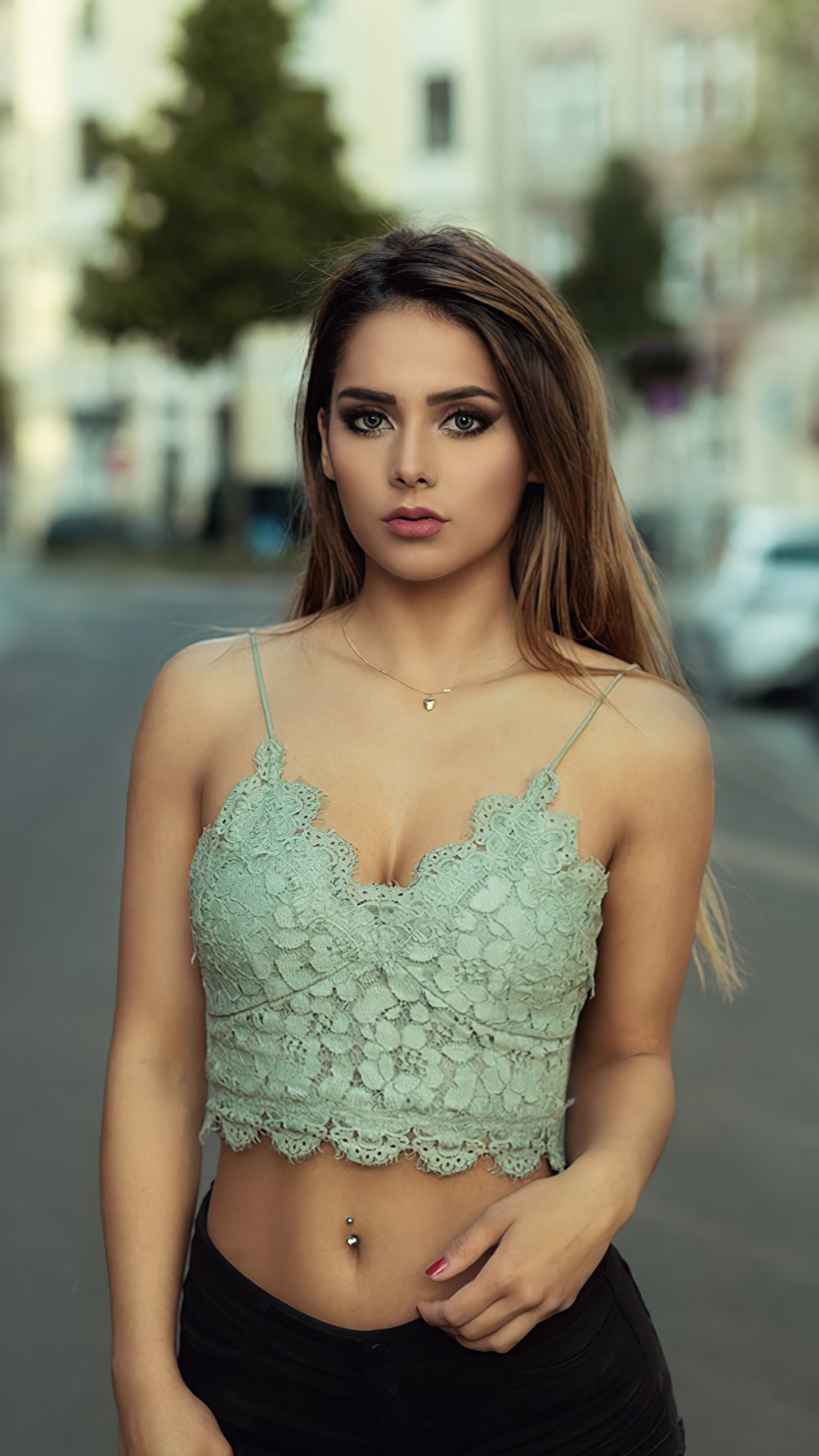 Brunette model in lace top HD Phone Wallpaper