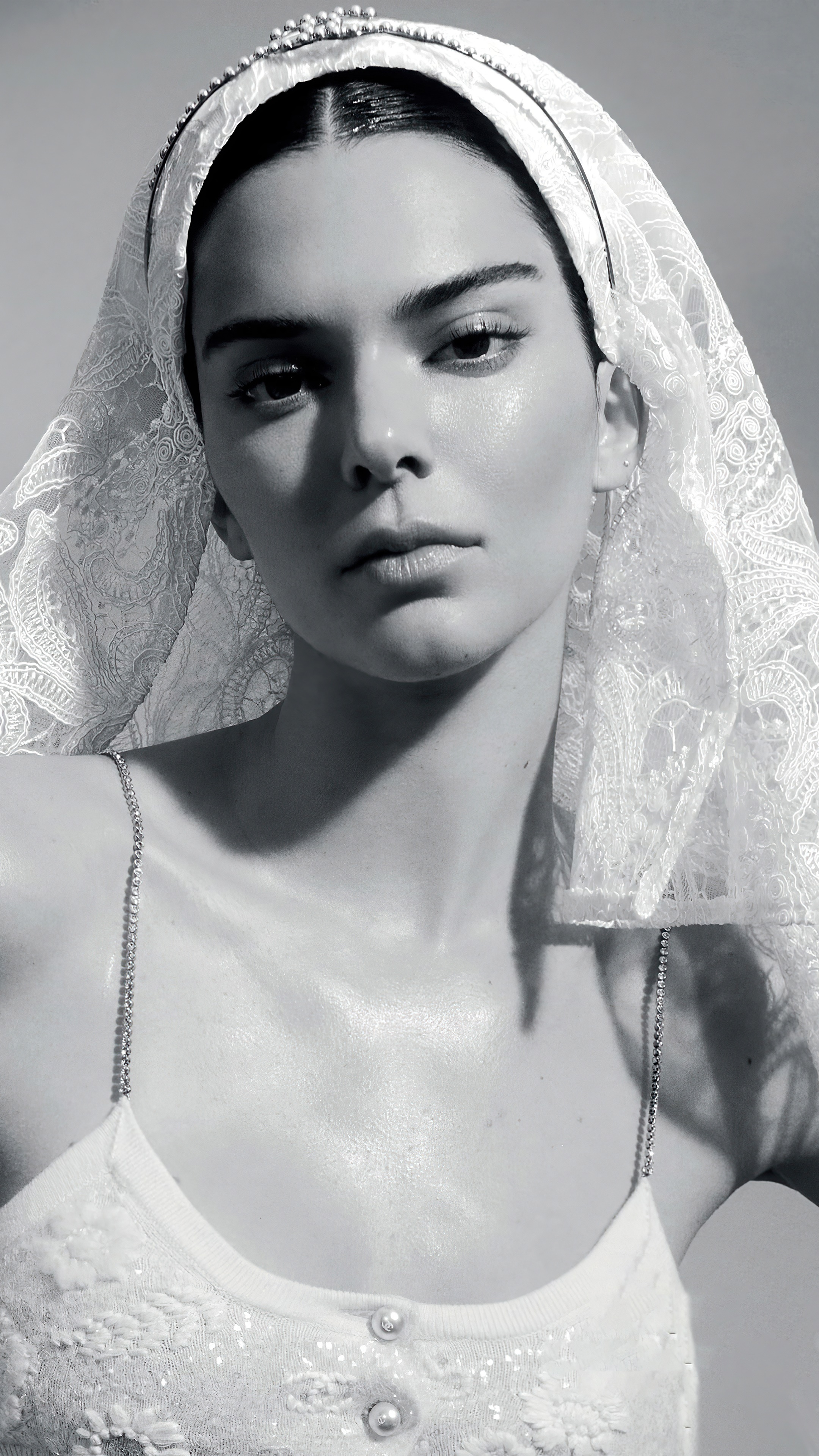 Kendall Jenner in monochrome HD Phone Wallpaper