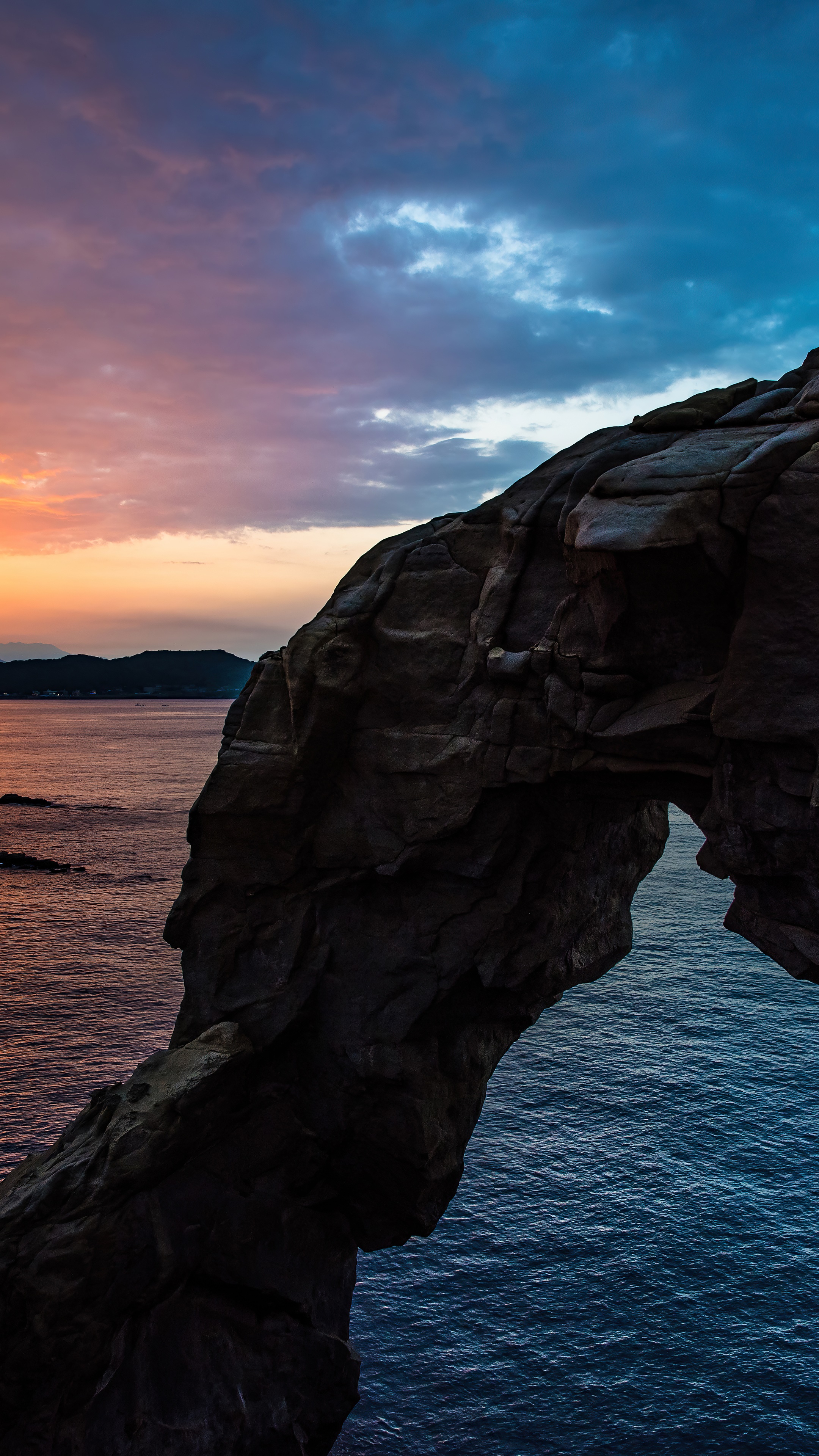 Rock arch over the ocean at sunset HD Phone Wallpaper
