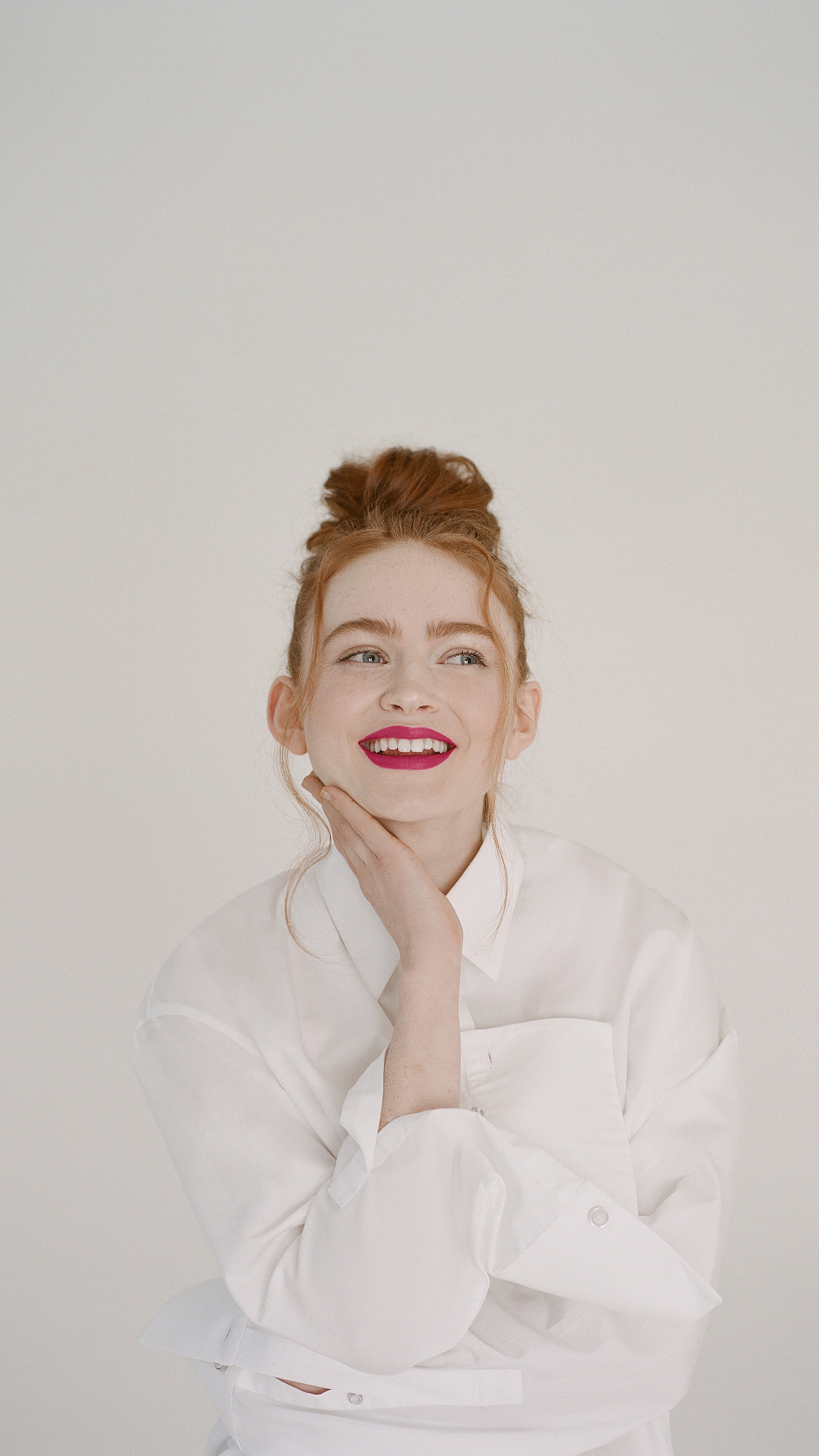 Sadie Sink in White Shirt 4K HD Phone Wallpaper