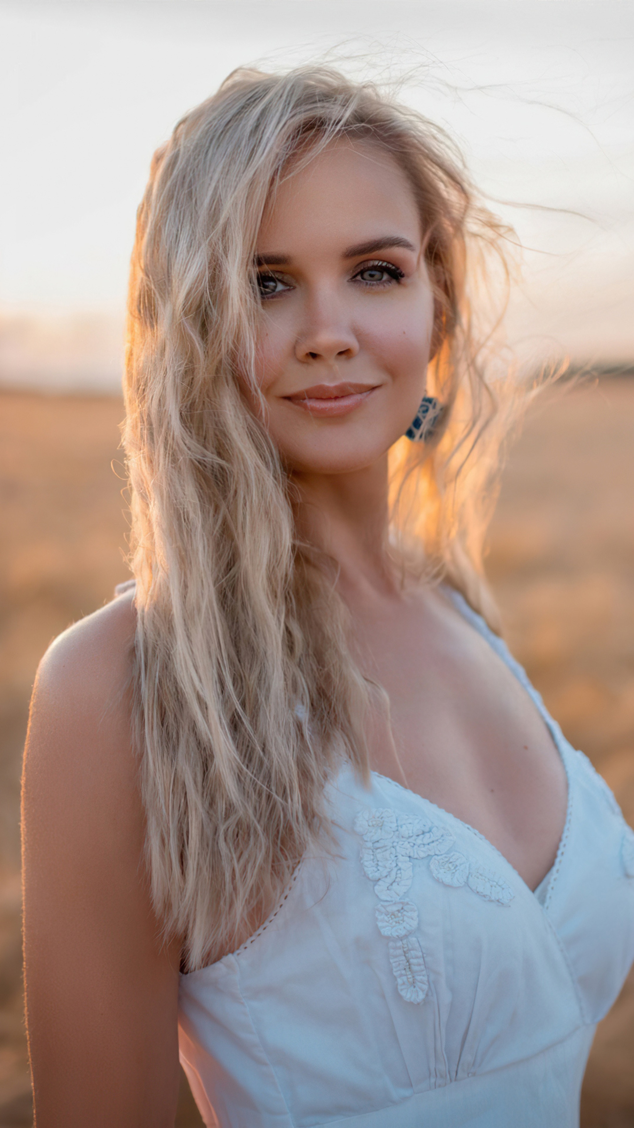 Woman in white dress in field HD Phone Wallpaper