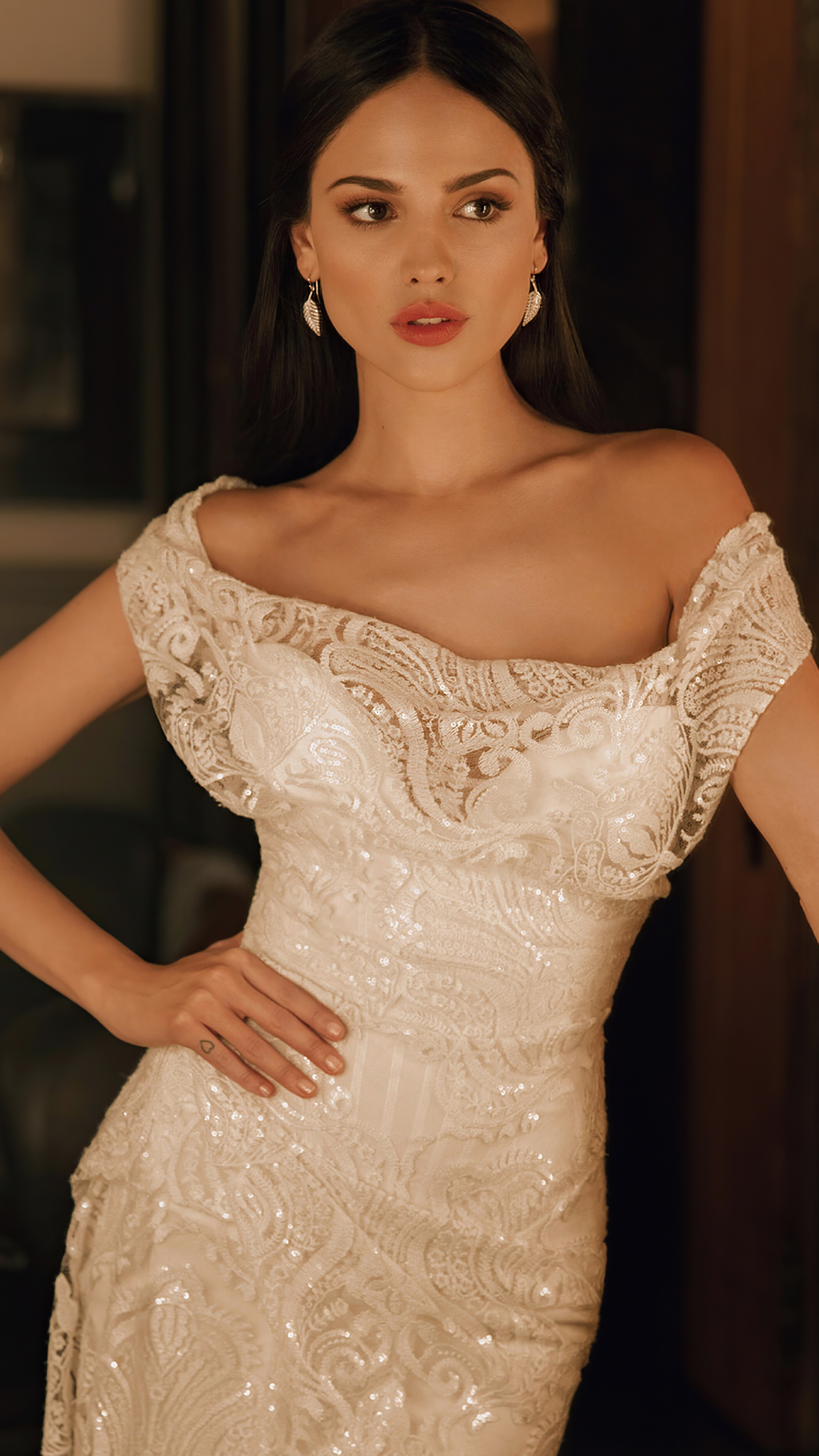 Eiza Gonzalez in a white sequined dress HD Phone Wallpaper