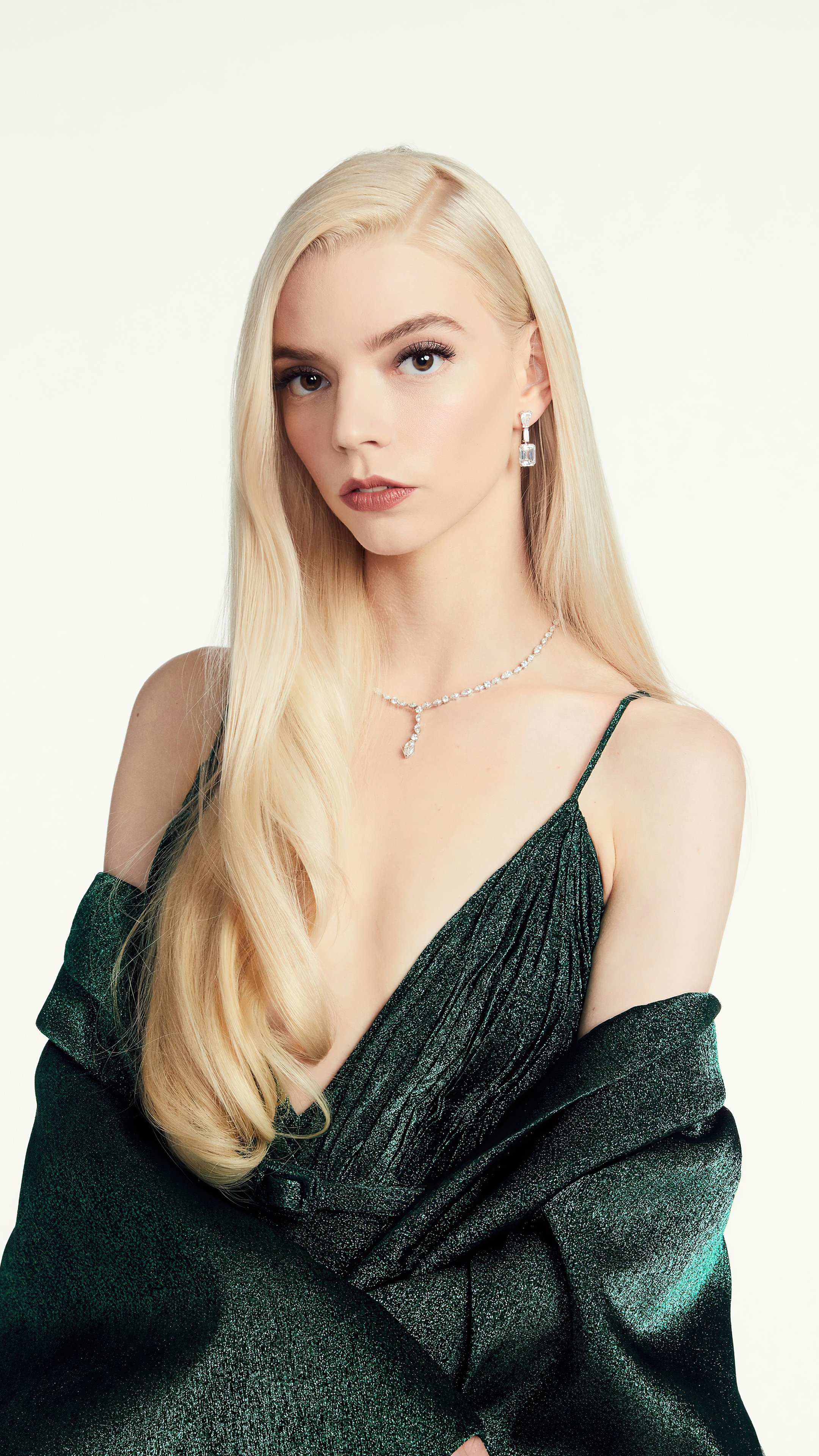Anya Taylor-Joy in a green dress HD Phone Wallpaper