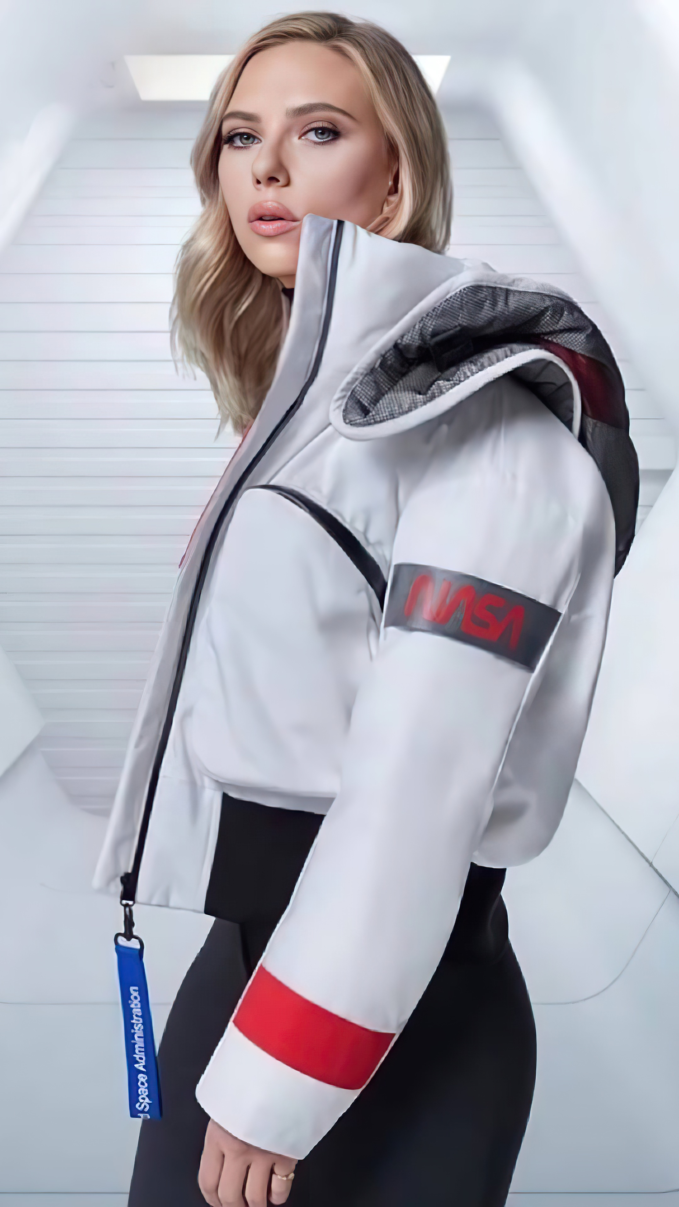 Scarlett Johansson in NASA jacket HD Phone Wallpaper