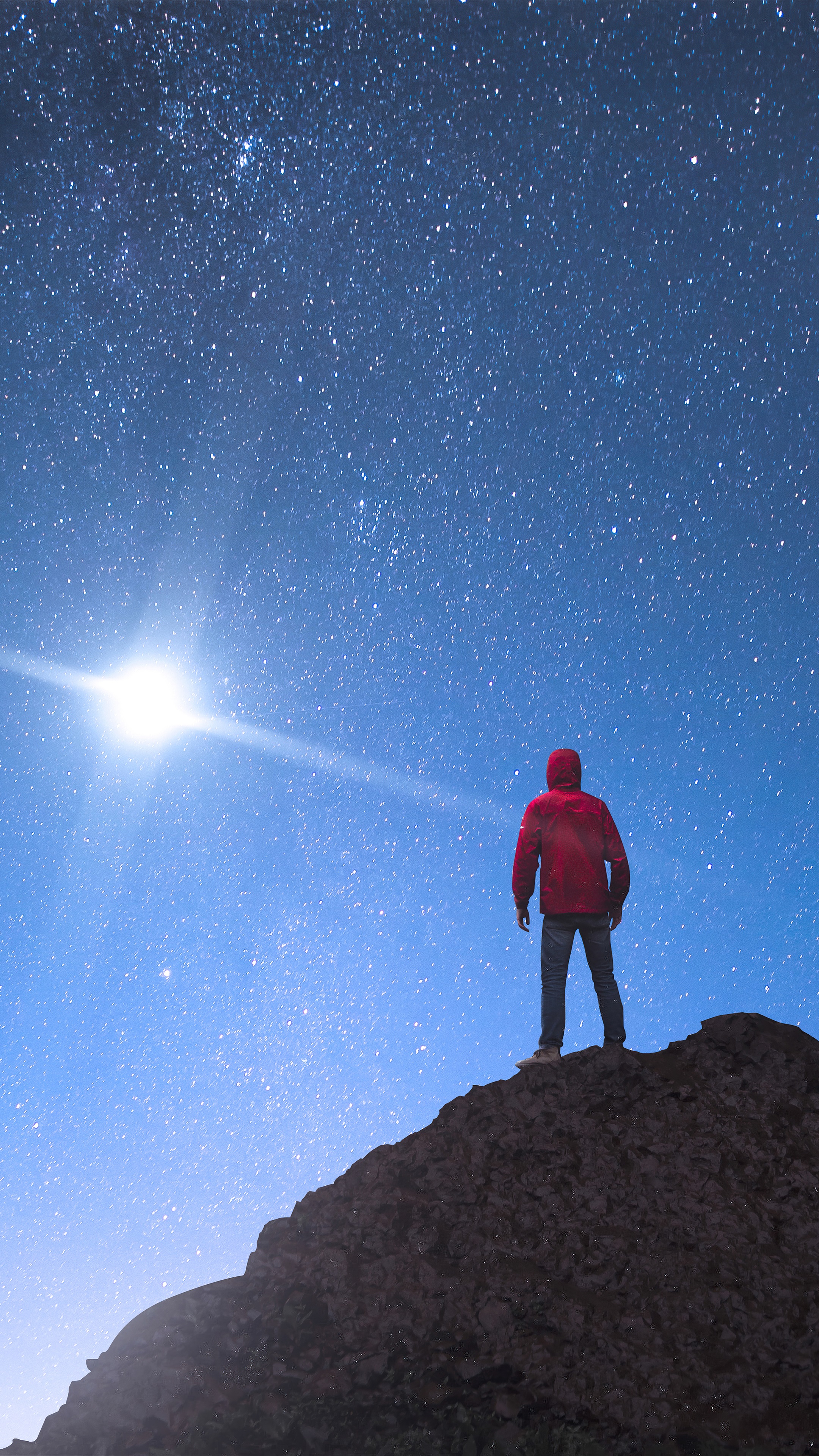 Man in hoodie looking at stars HD Phone Wallpaper