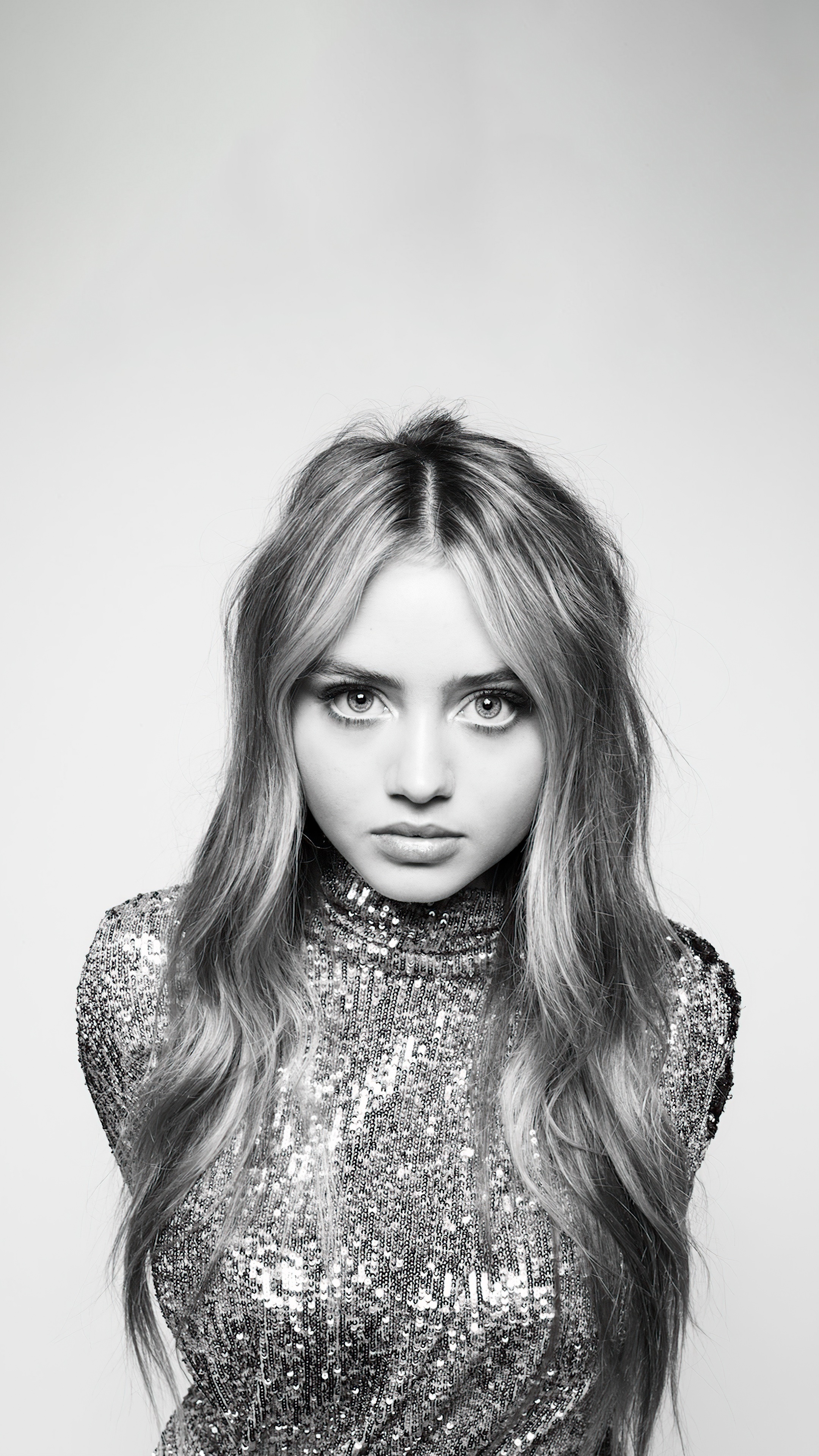 Leni Klum in Monochrome HD Phone Wallpaper