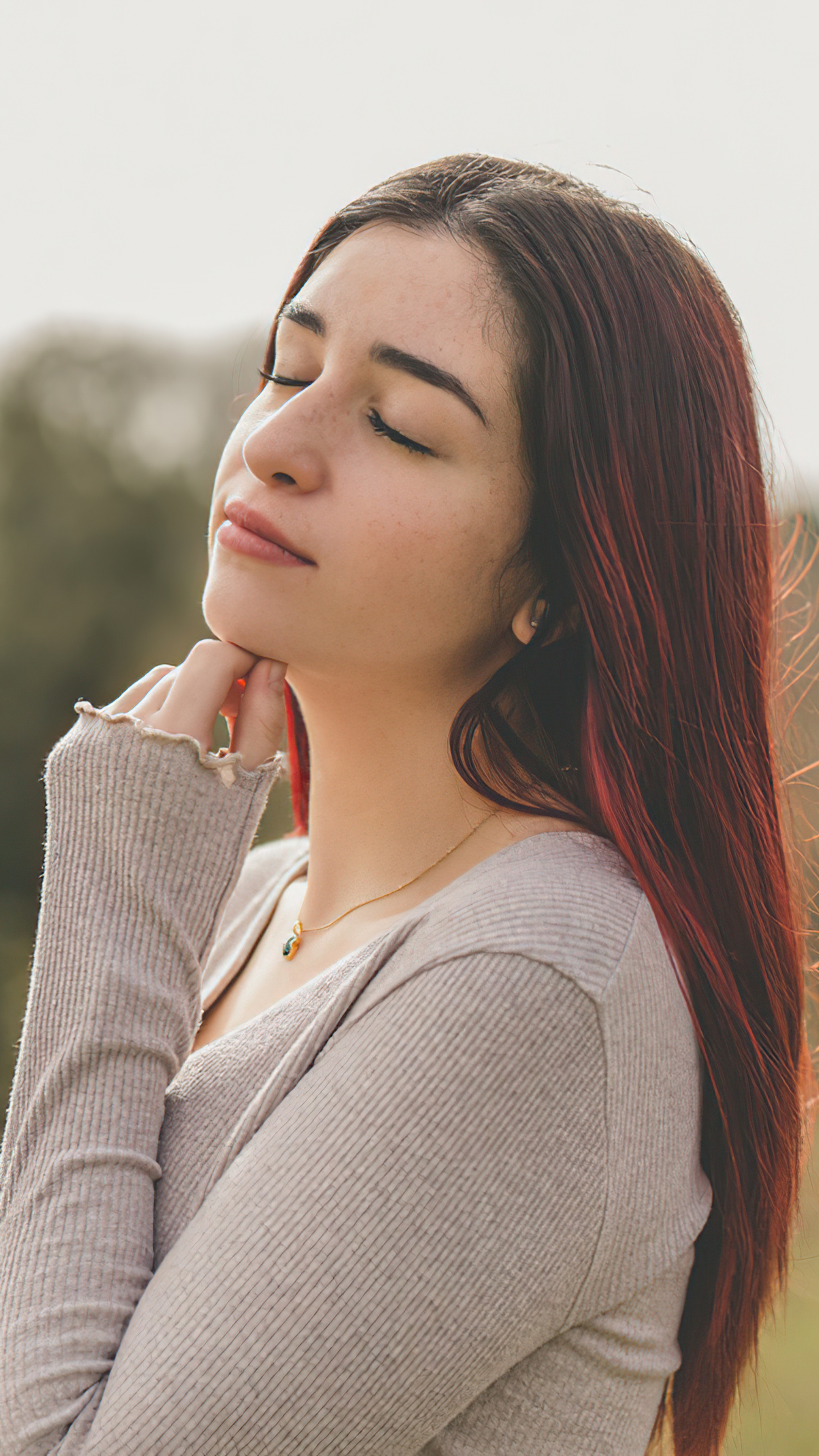 Young woman with red highlights in hair HD Phone Wallpaper