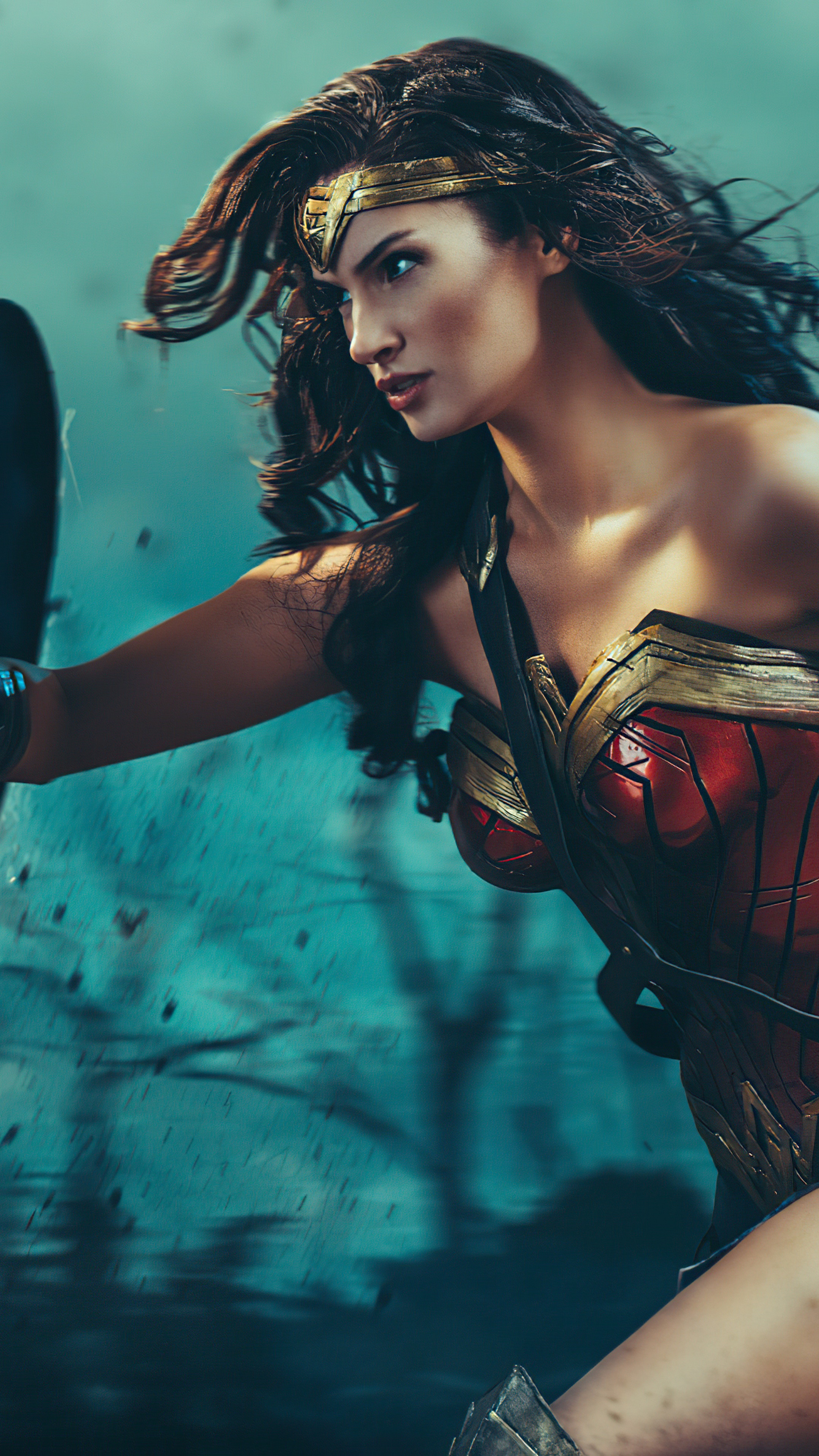 Wonder Woman in battle HD Phone Wallpaper