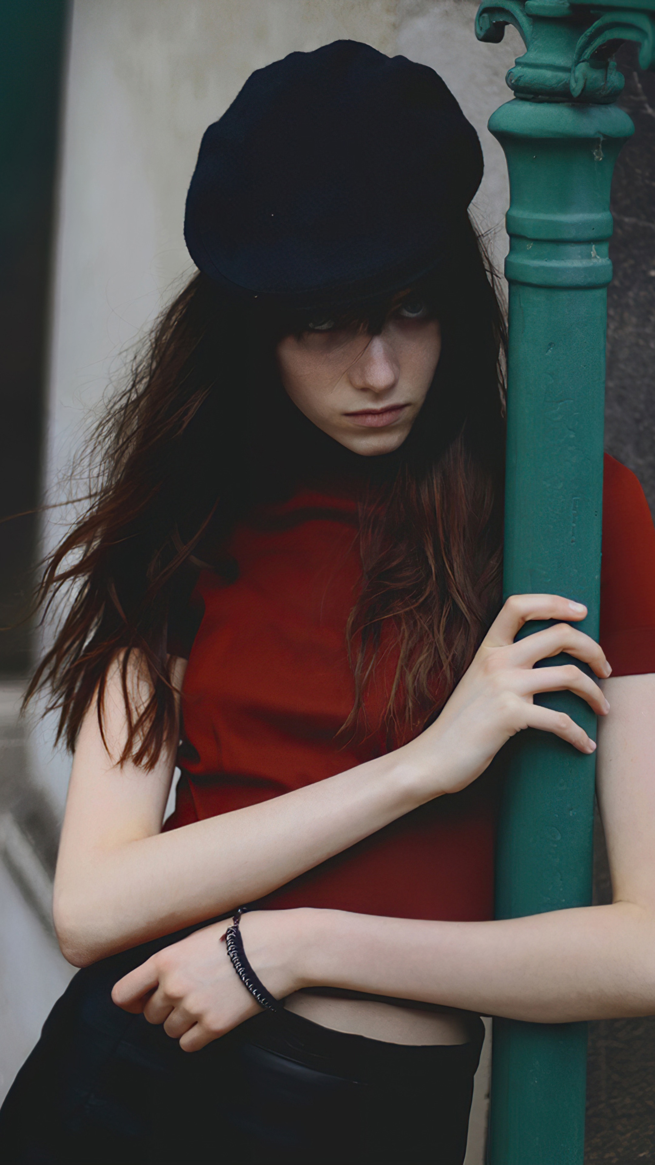 Girl wearing a black hat and red shirt HD Phone Wallpaper