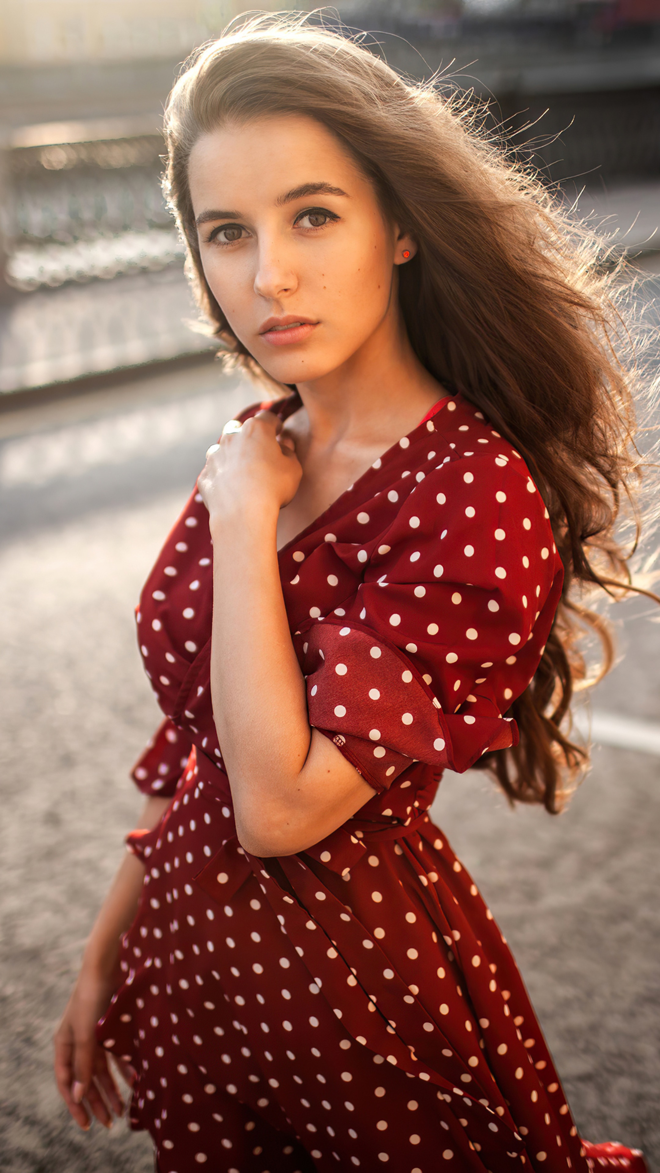 Brunette girl in polka dot dress HD Phone Wallpaper