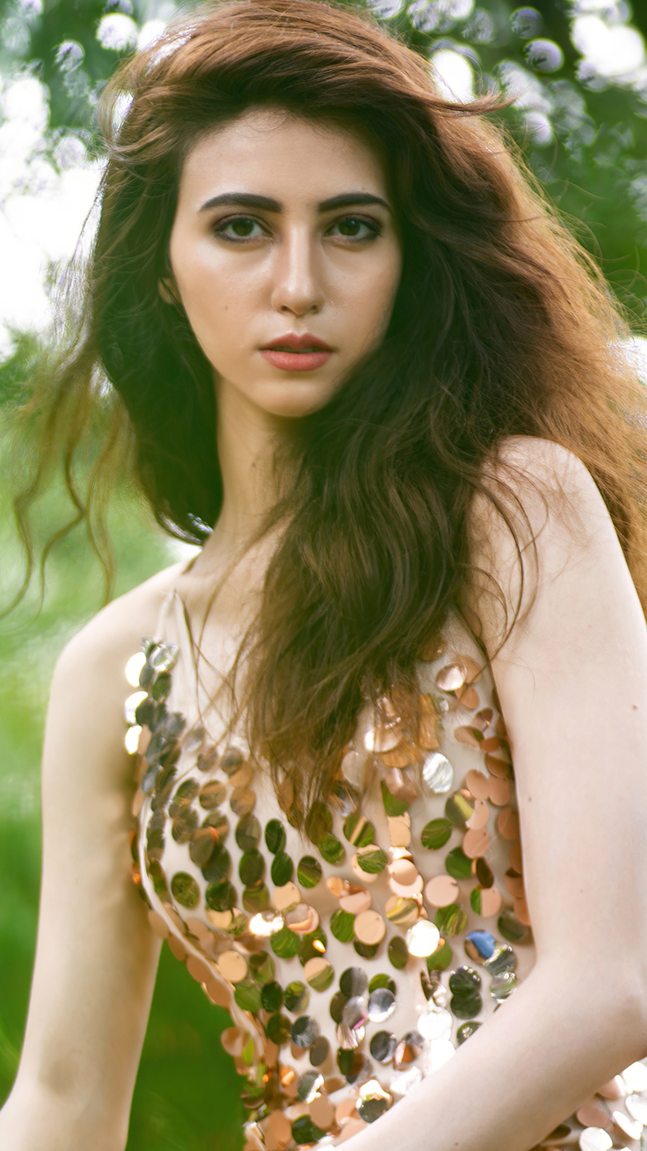 Model in sequined dress HD Phone Wallpaper