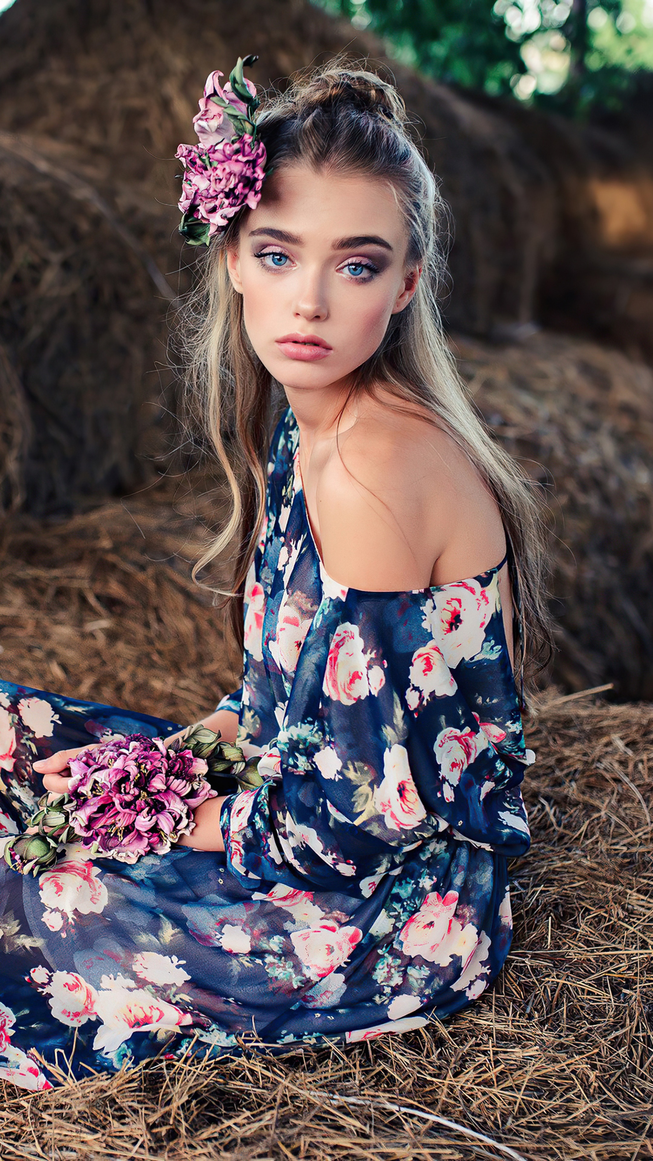 Model with blue eyes and flower in hair HD Phone Wallpaper