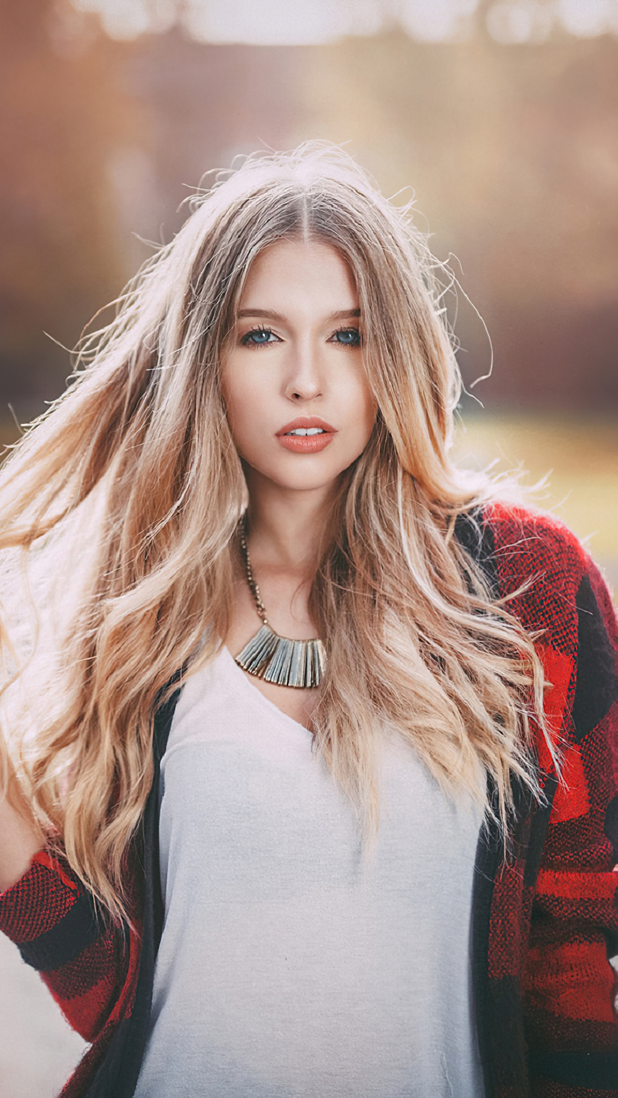 Blonde woman with necklace and plaid cardigan HD Phone Wallpaper
