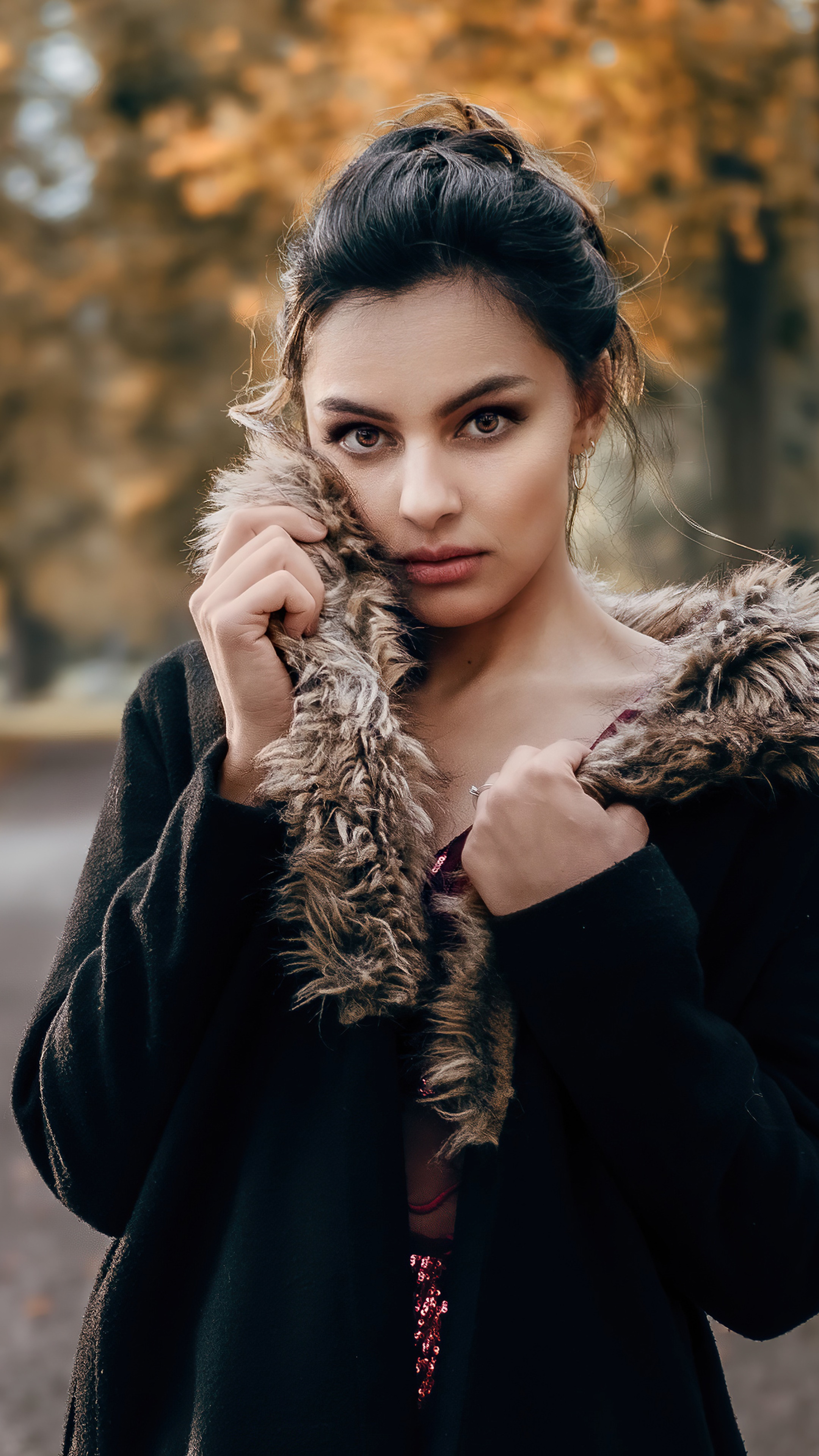Woman in a fur-lined coat in autumn HD Phone Wallpaper