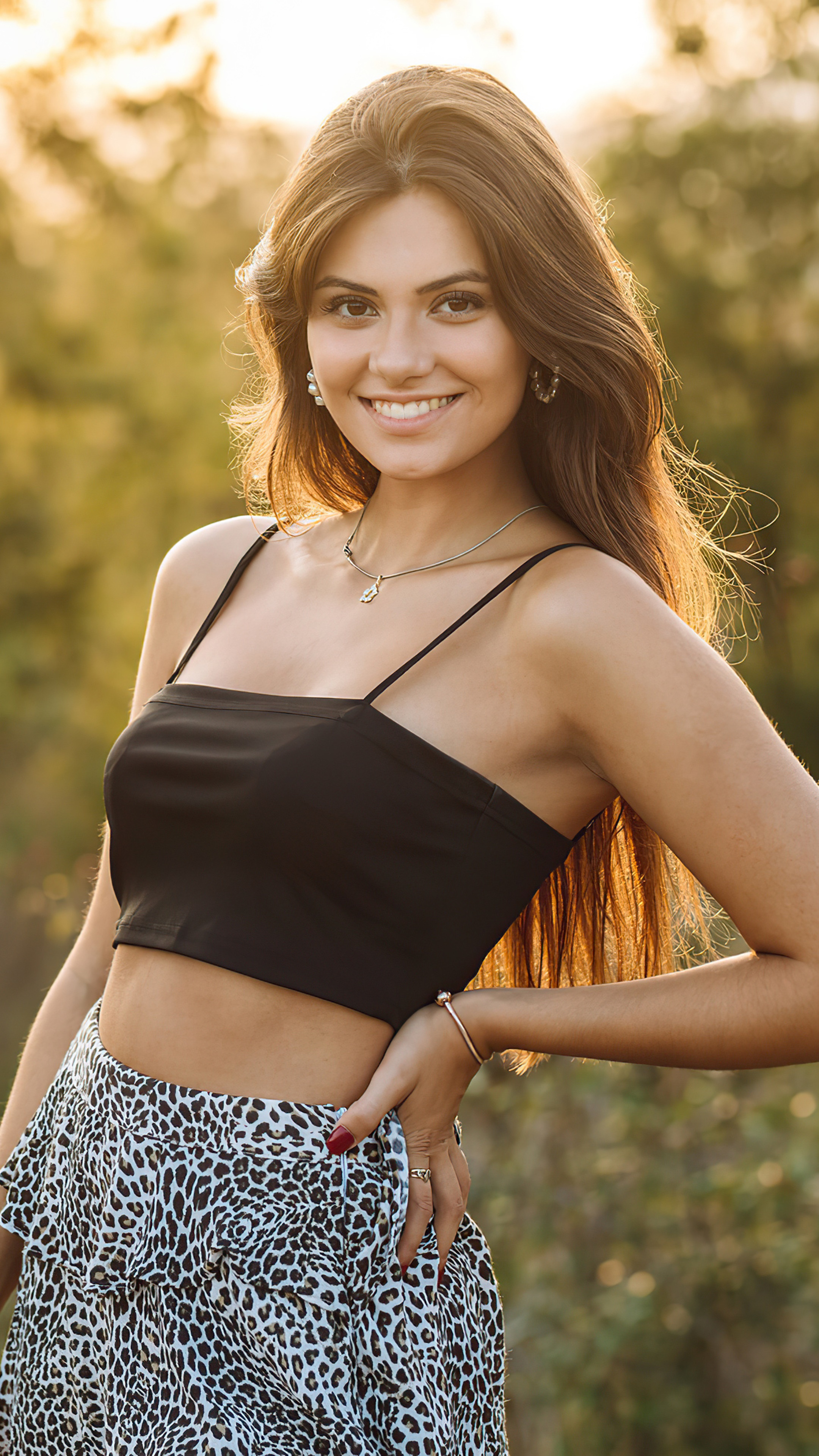Young woman smiling outdoors HD Phone Wallpaper