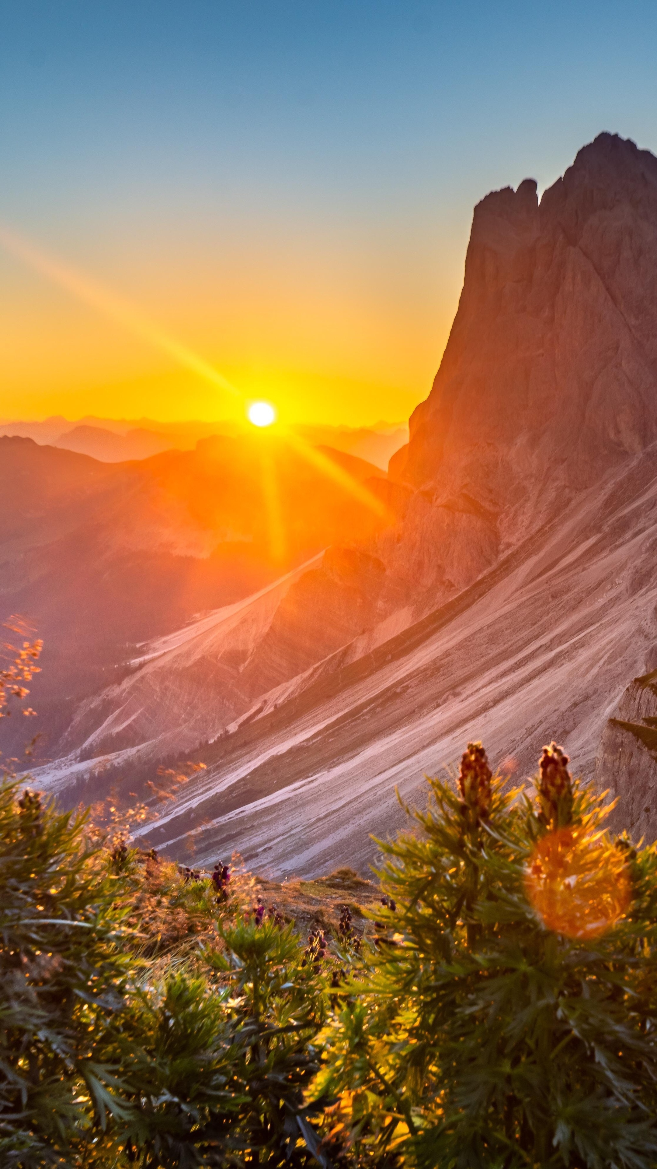 Sunrise over Italian mountains 4K HD Phone Wallpaper