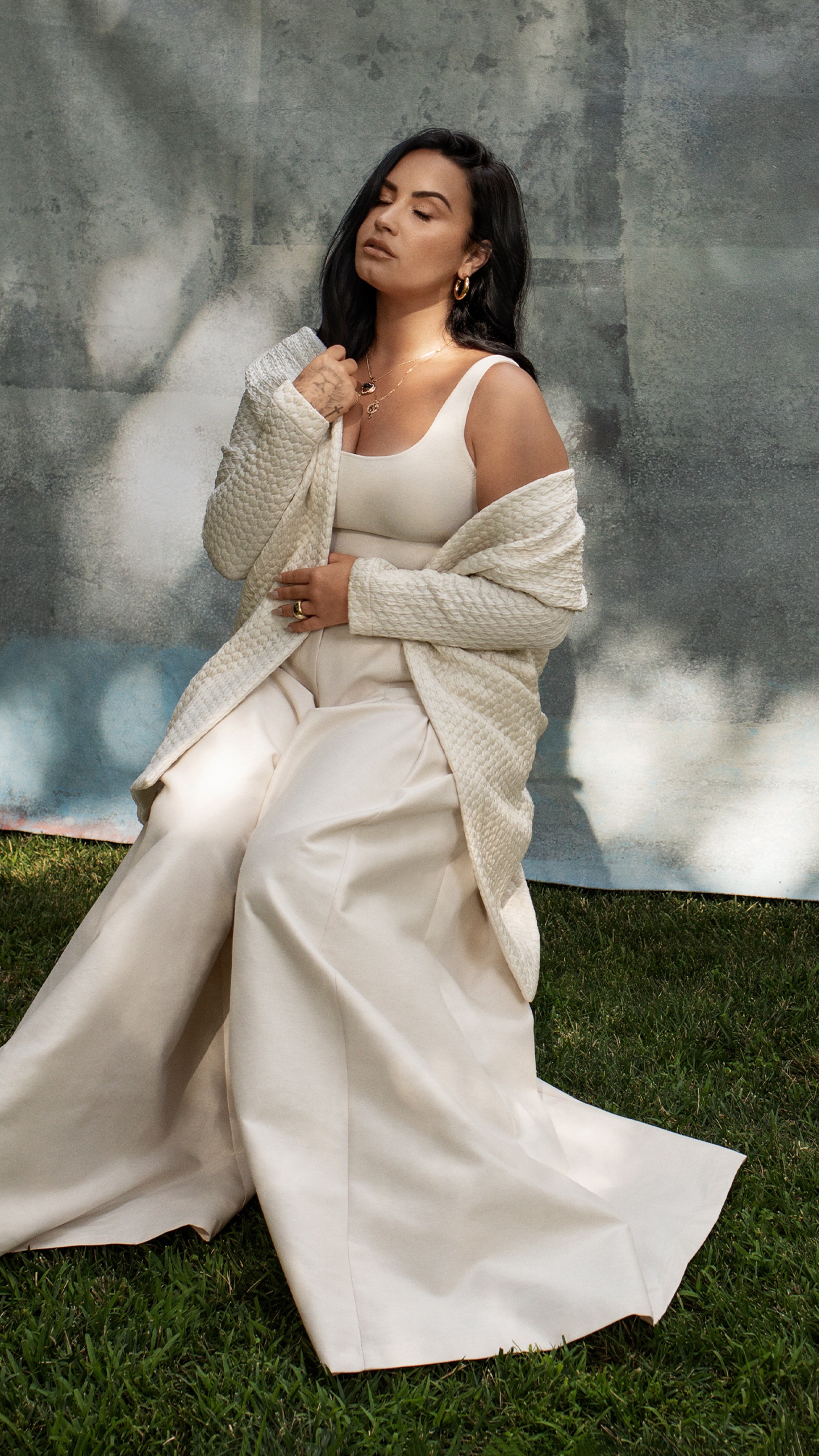 Demi Lovato in cream outfit outdoors HD Phone Wallpaper