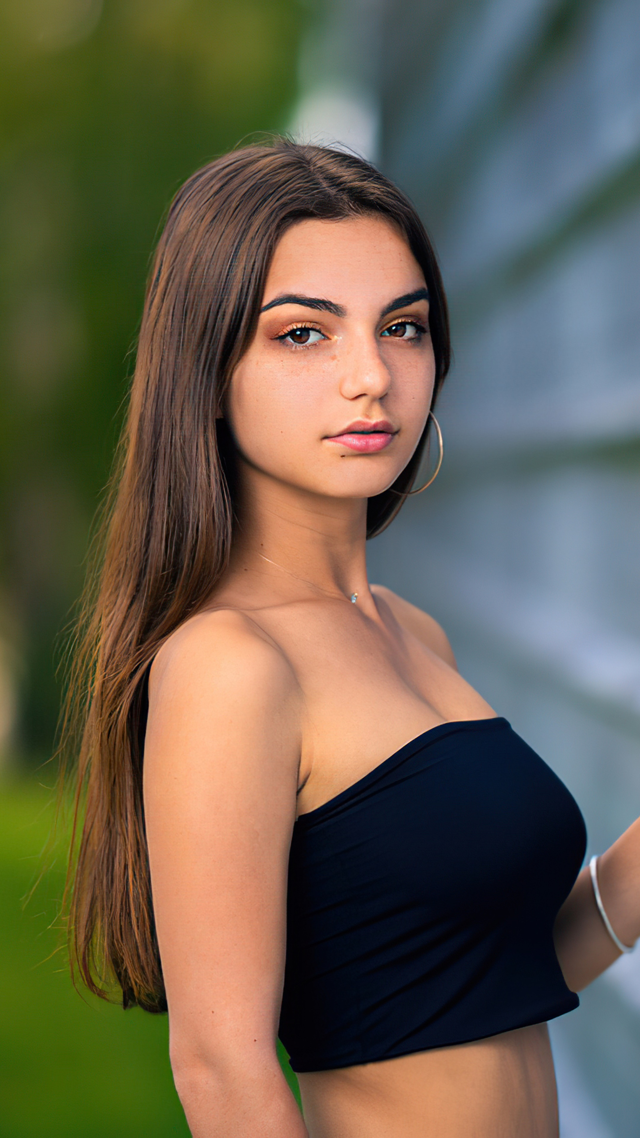 Model in black tube top HD Phone Wallpaper