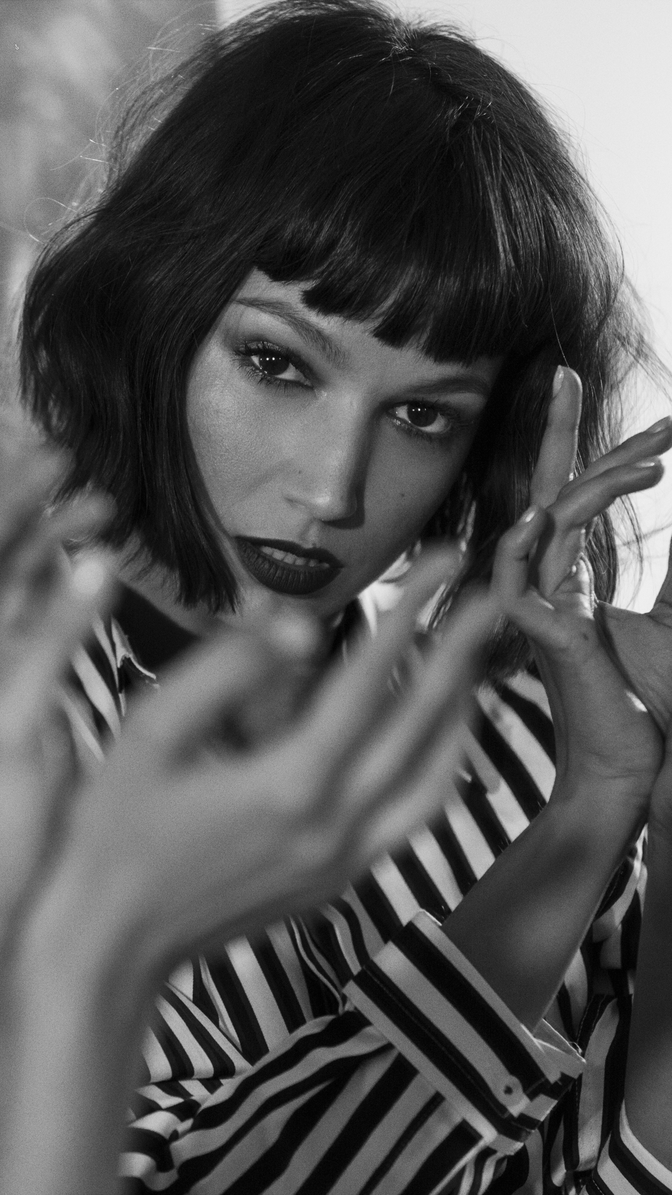 Ursula Corbero monochrome portrait HD Phone Wallpaper