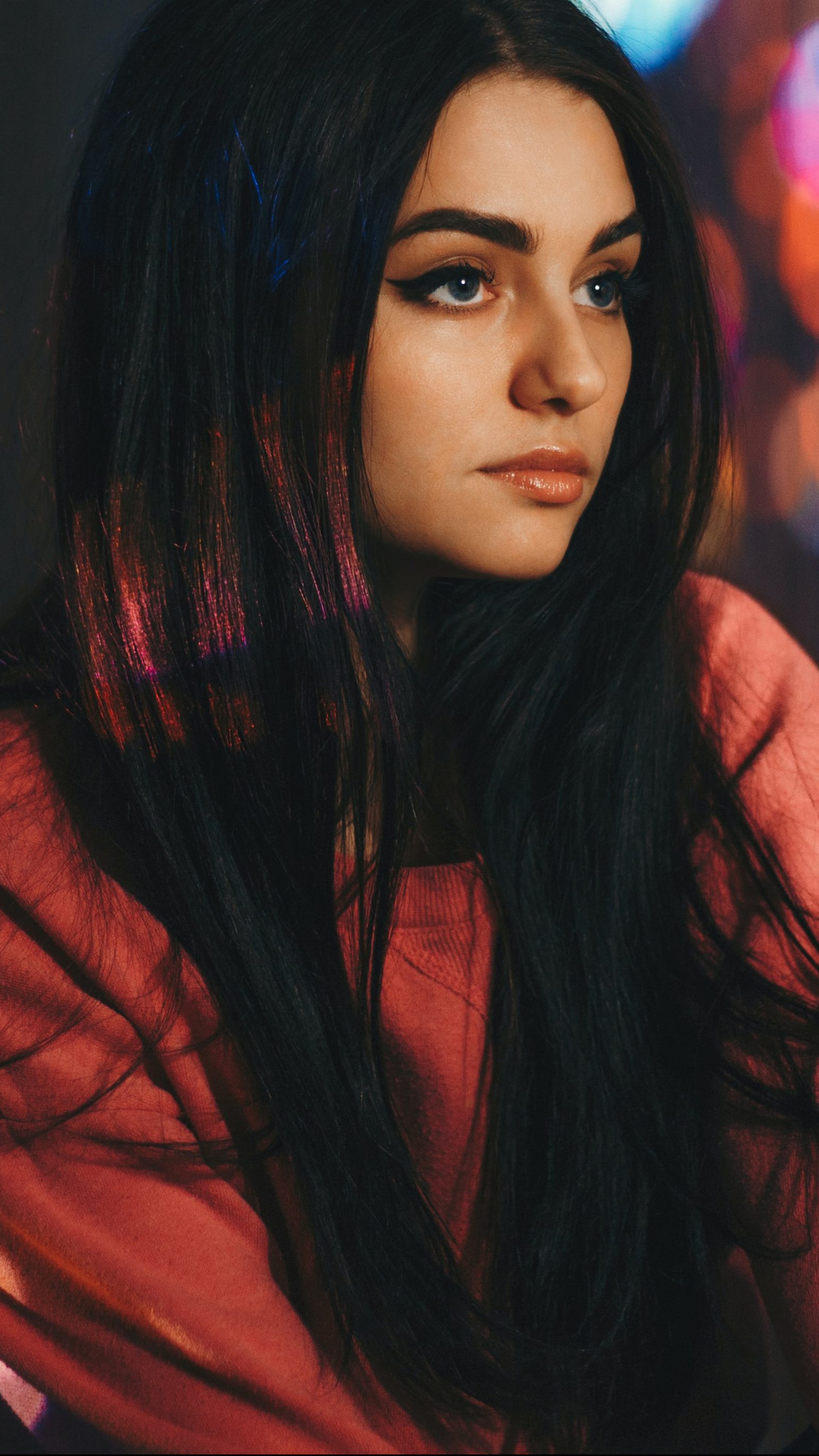 Model with dark hair and pink top HD Phone Wallpaper